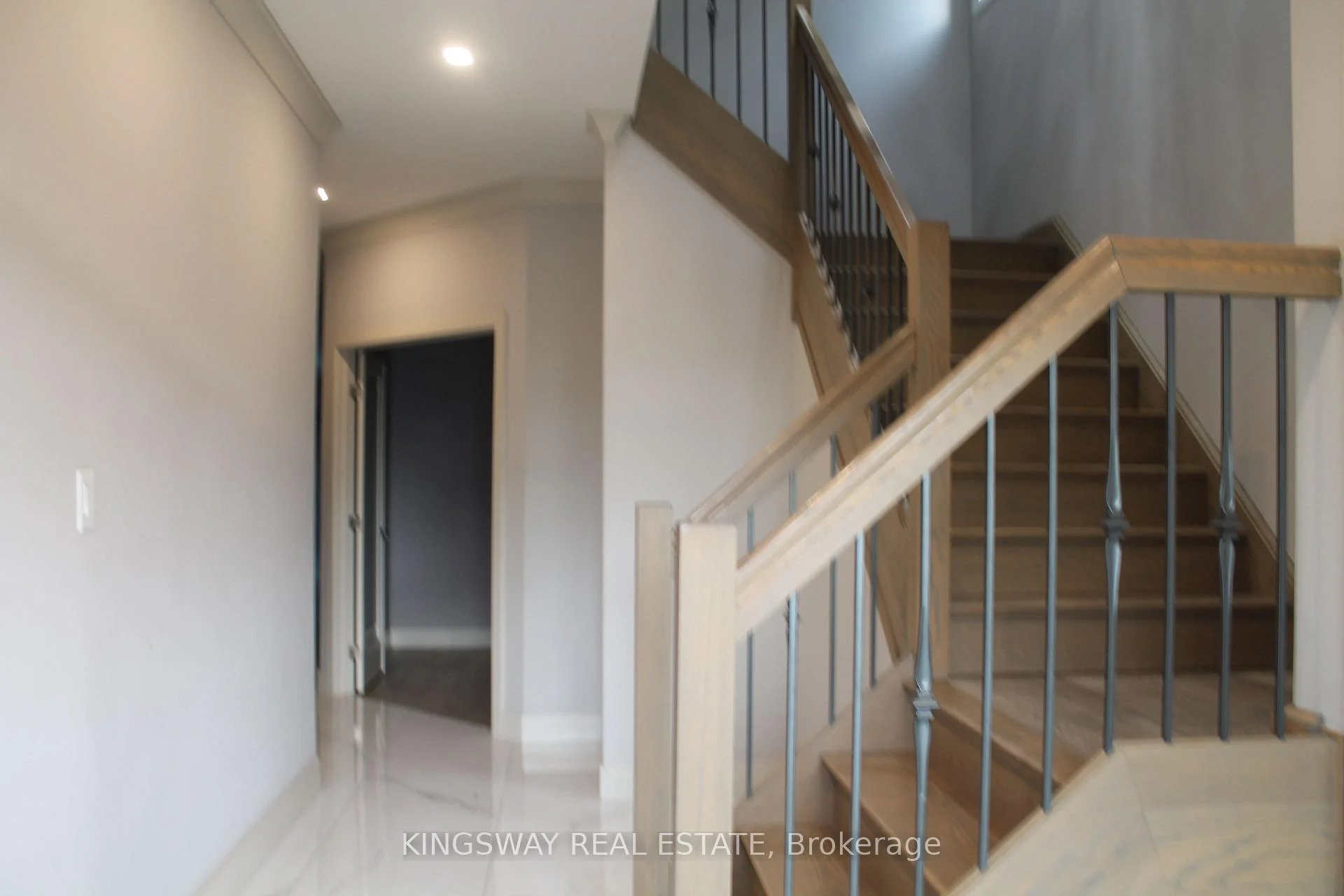 Photo 3 of 2255 Constance Avenue, London, South Y — HOMEH