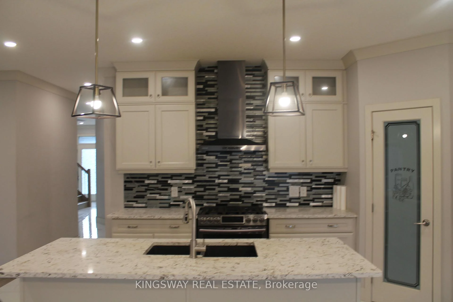 Photo 10 of 2255 Constance Avenue, London, South Y — HOMEH