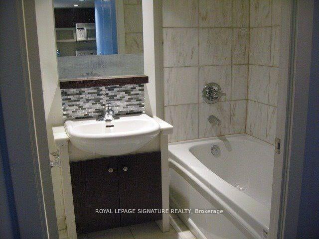 Photo 10 of Unit 1601, 8 York Street, Toronto, Waterfront Communities — HOMEH