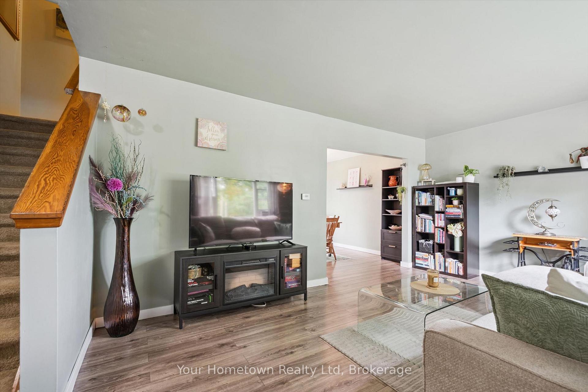 Photo 5 of 497 St Patrick Street E, Centre Wellington, Fergus — HOMEH