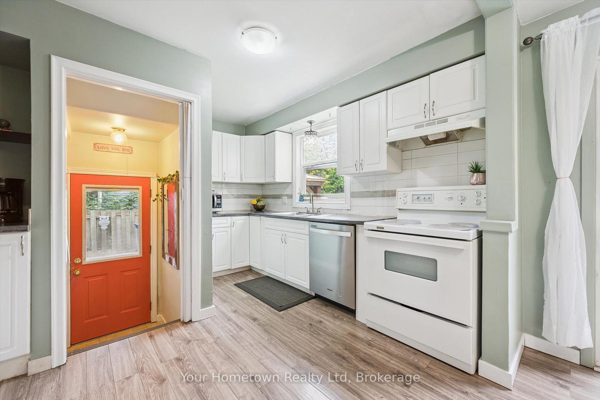 Photo 9 of 497 St Patrick Street E, Centre Wellington, Fergus — HOMEH