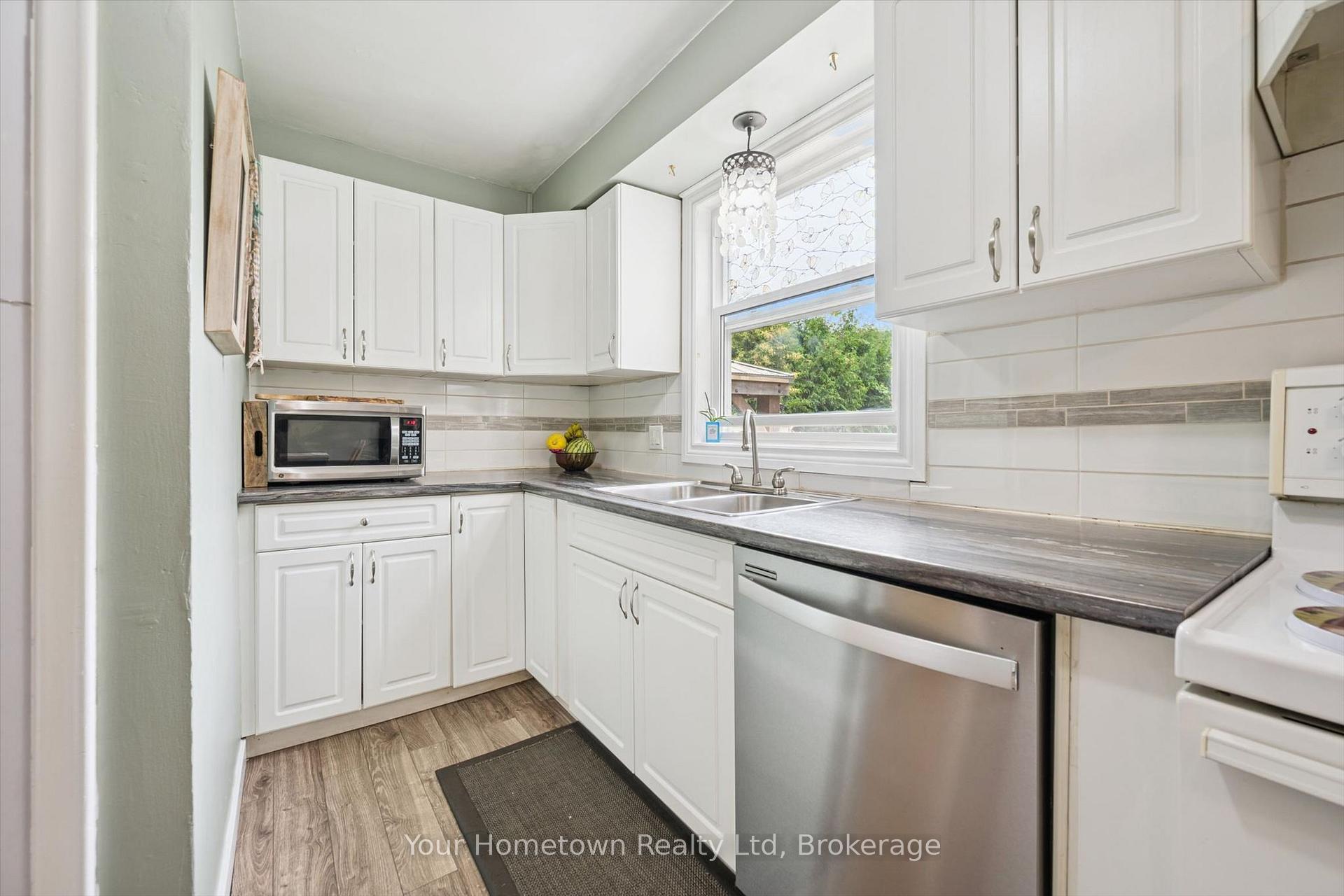Photo 10 of 497 St Patrick Street E, Centre Wellington, Fergus — HOMEH