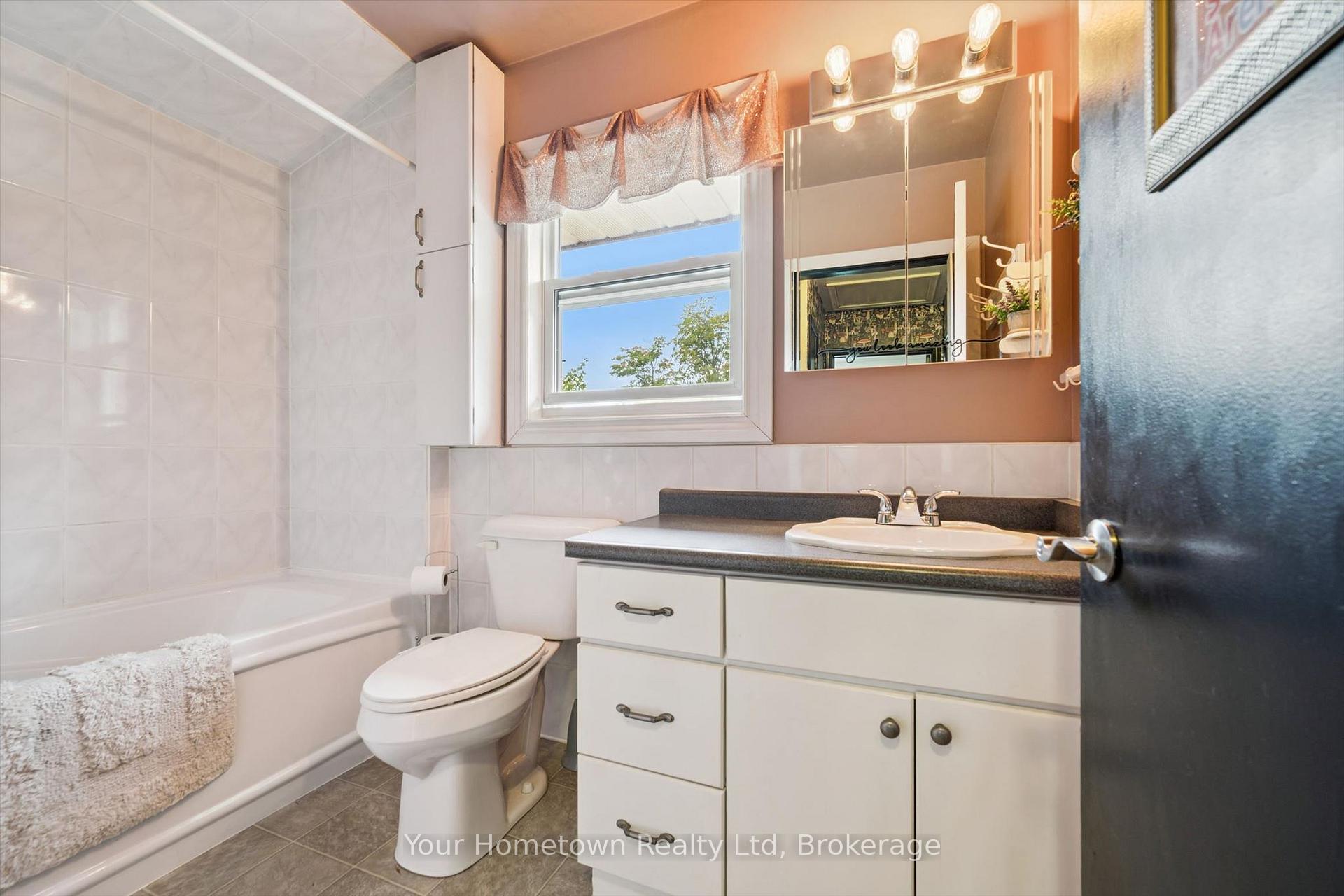 Photo 16 of 497 St Patrick Street E, Centre Wellington, Fergus — HOMEH
