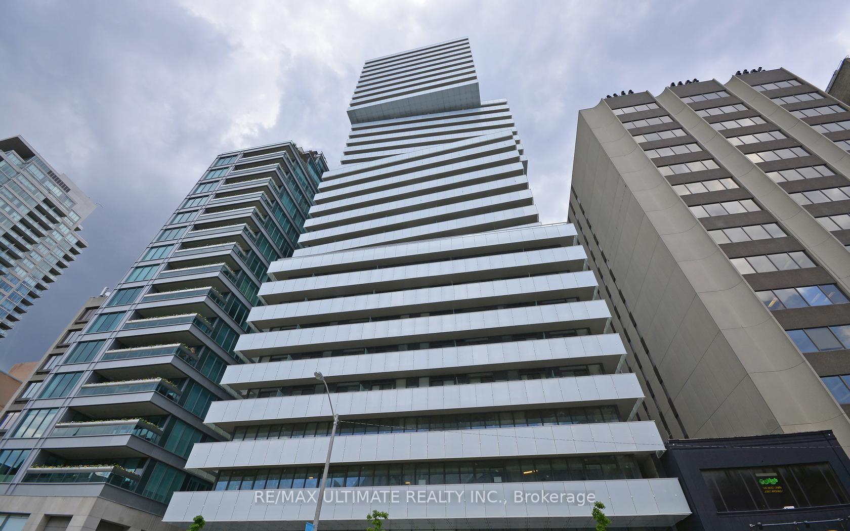 Front of Unit 803, 200 Bloor Street W