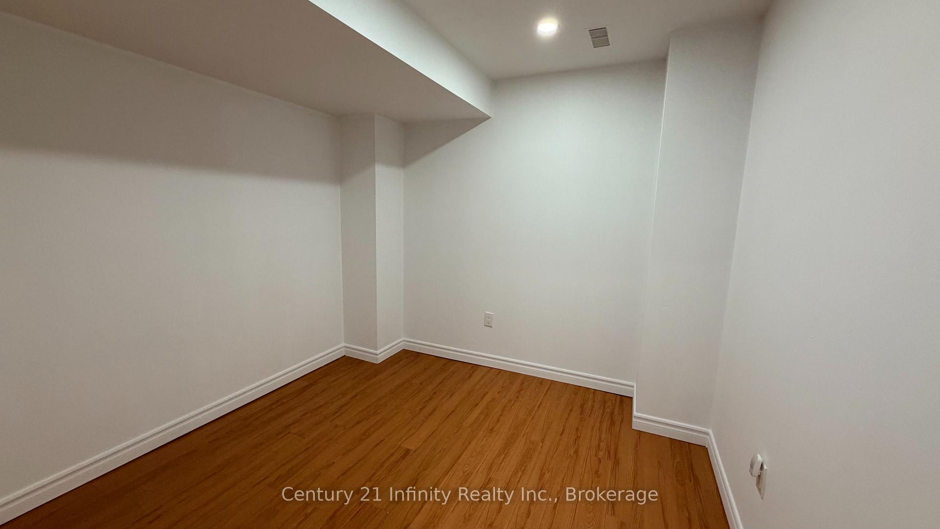Photo 5 of Unit Basement, 5 Dusk Owl Drive, Scarborough, Rouge — HOMEH
