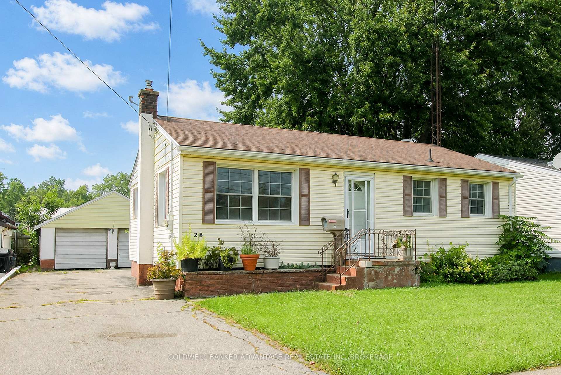 Photo 3 of 28 Marshall Avenue, Welland, Broadway — HOMEH
