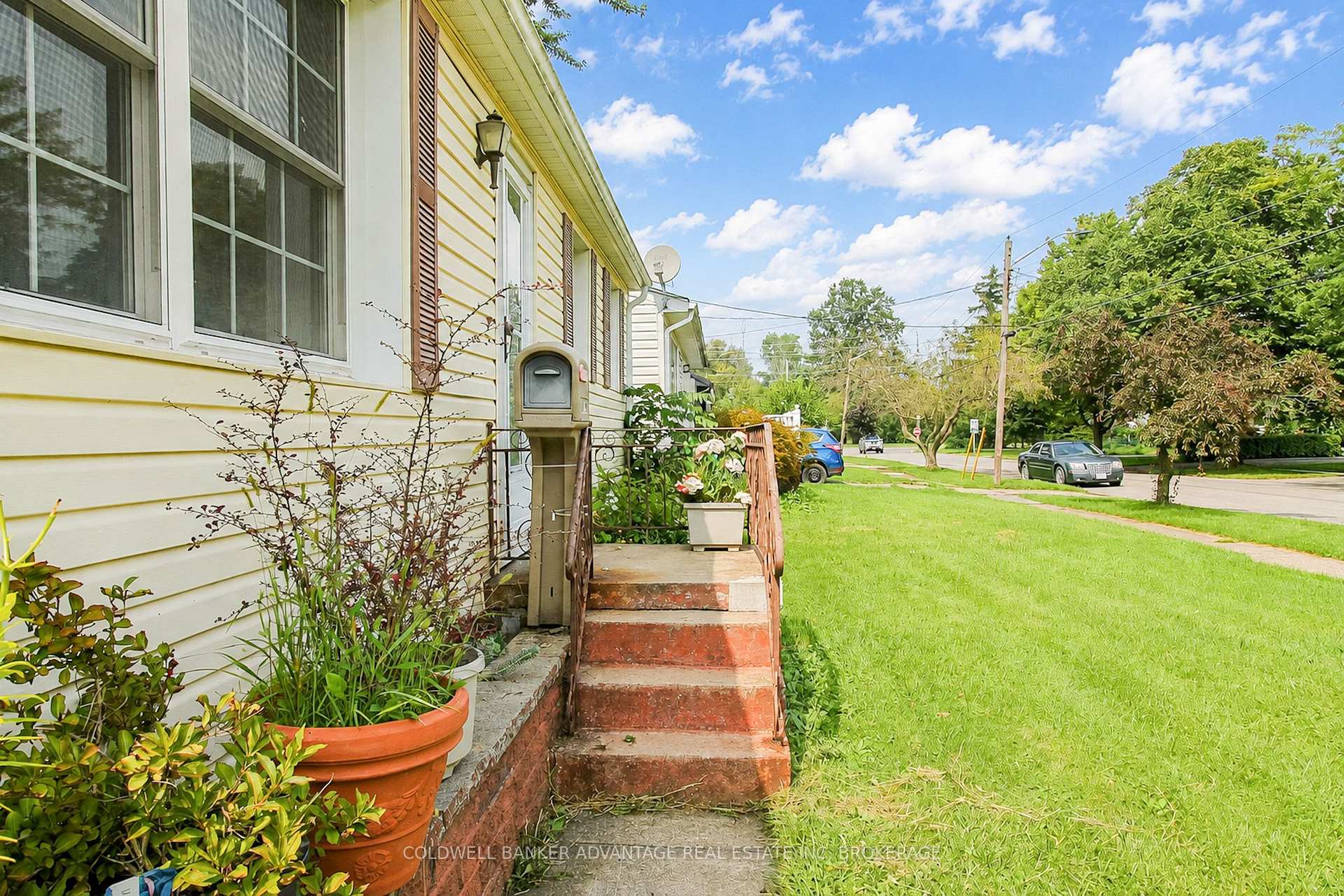 Photo 4 of 28 Marshall Avenue, Welland, Broadway — HOMEH
