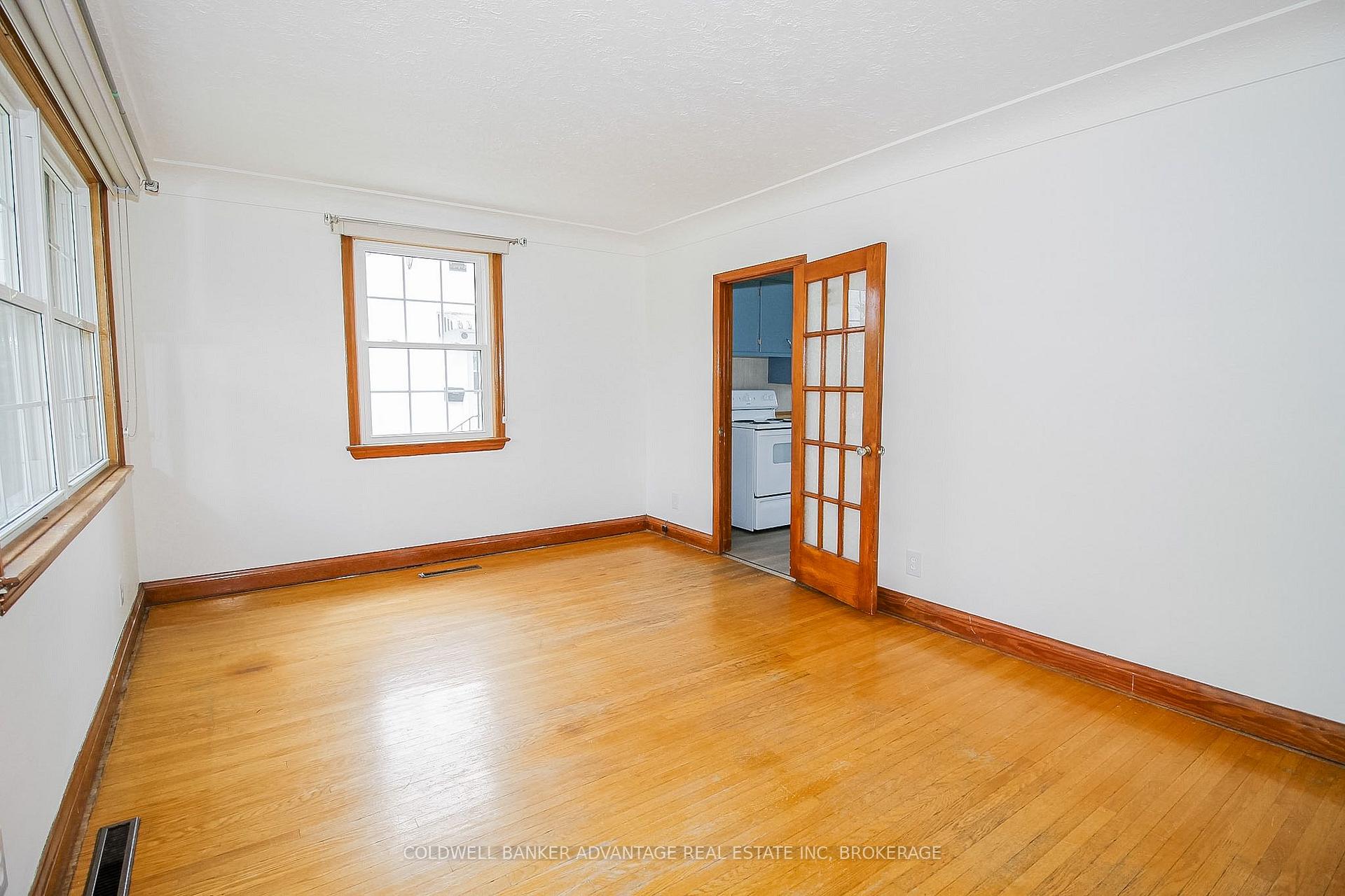 Photo 6 of 28 Marshall Avenue, Welland, Broadway — HOMEH