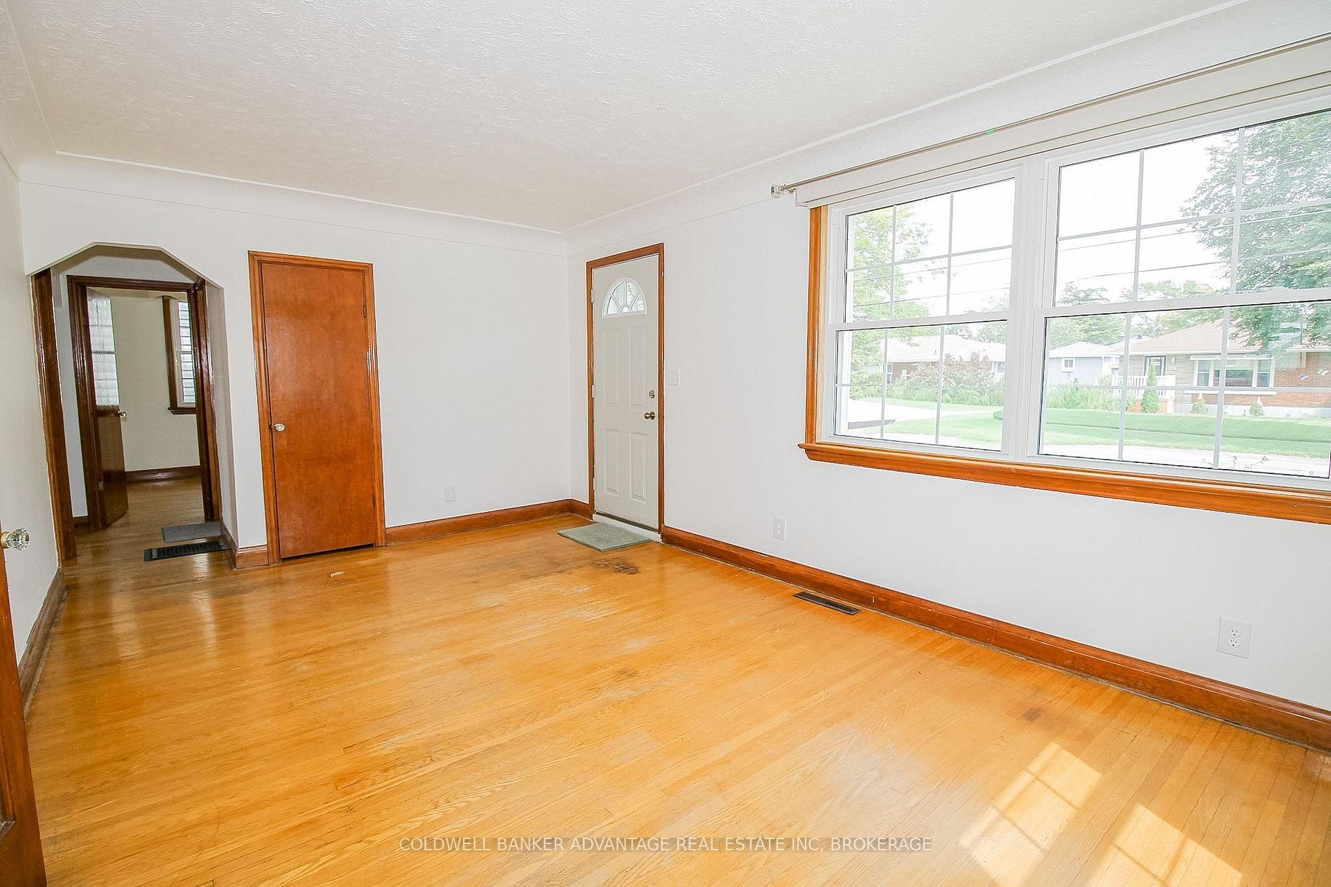 Photo 13 of 28 Marshall Avenue, Welland, Broadway — HOMEH