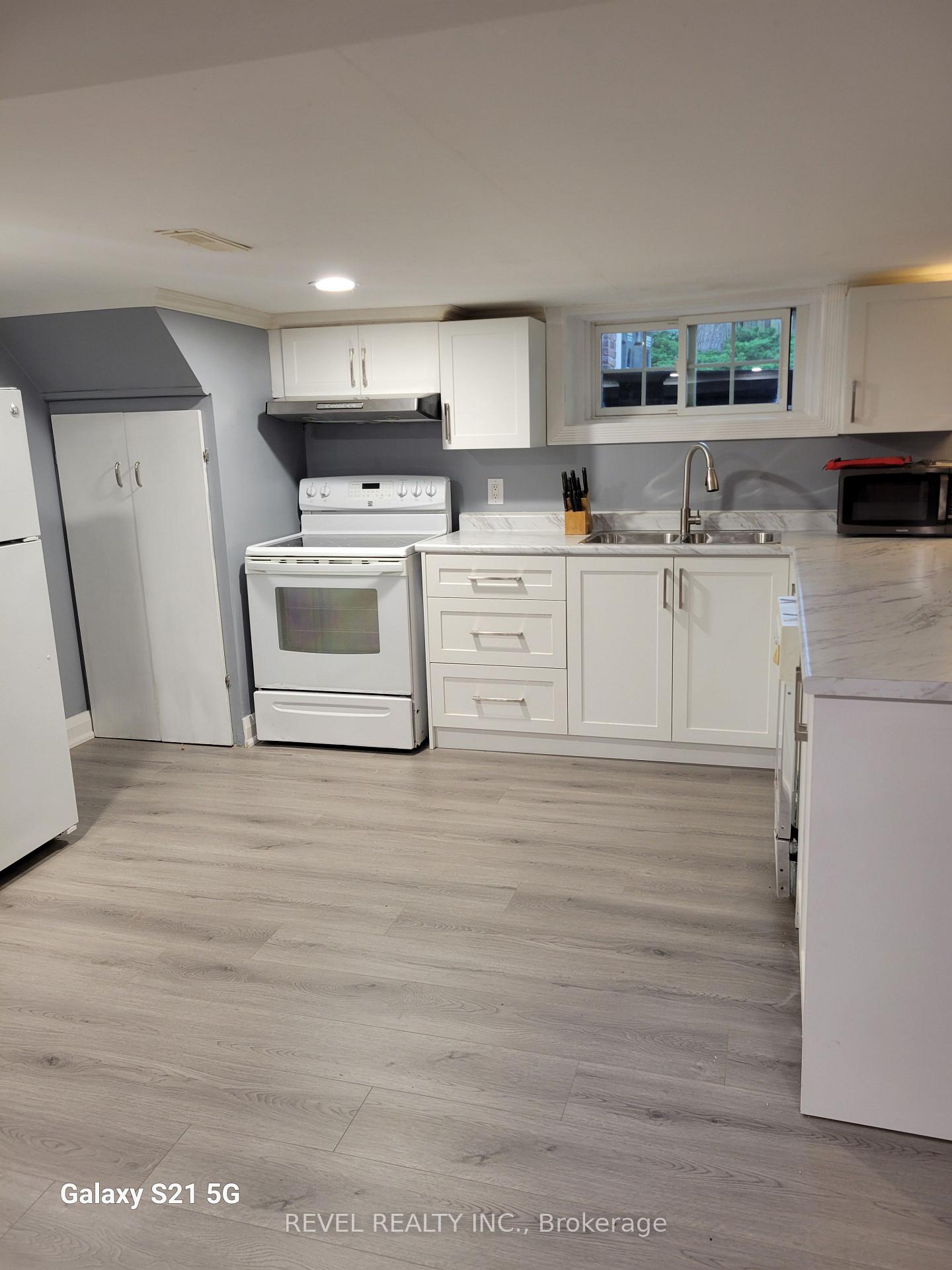 Photo 6 of 31 Sackville Street, Caledon, Bolton West — HOMEH