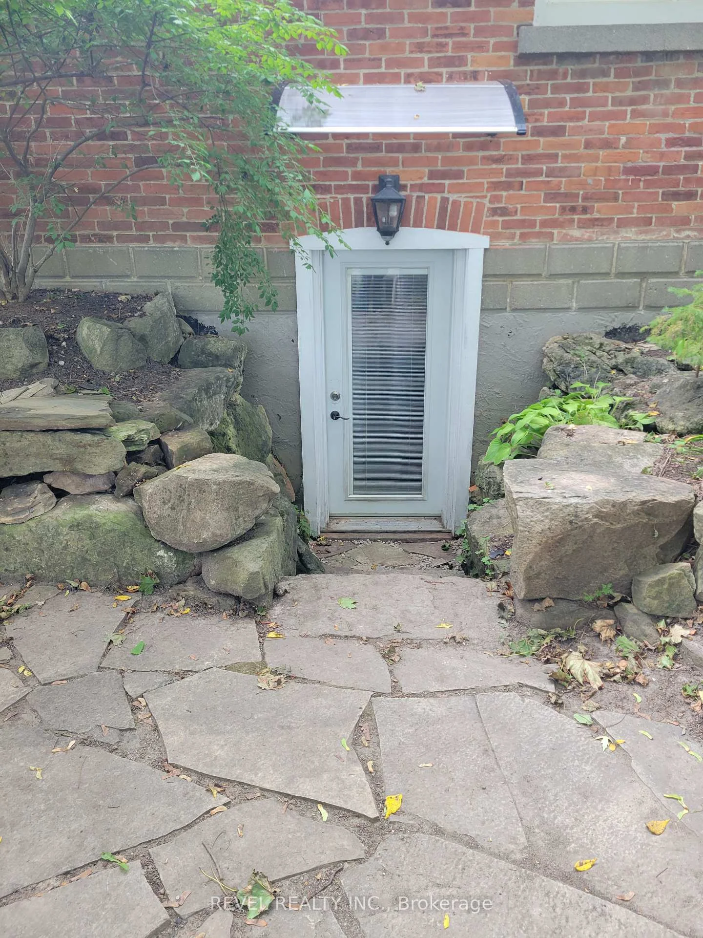 Photo 16 of 31 Sackville Street, Caledon, Bolton West — HOMEH