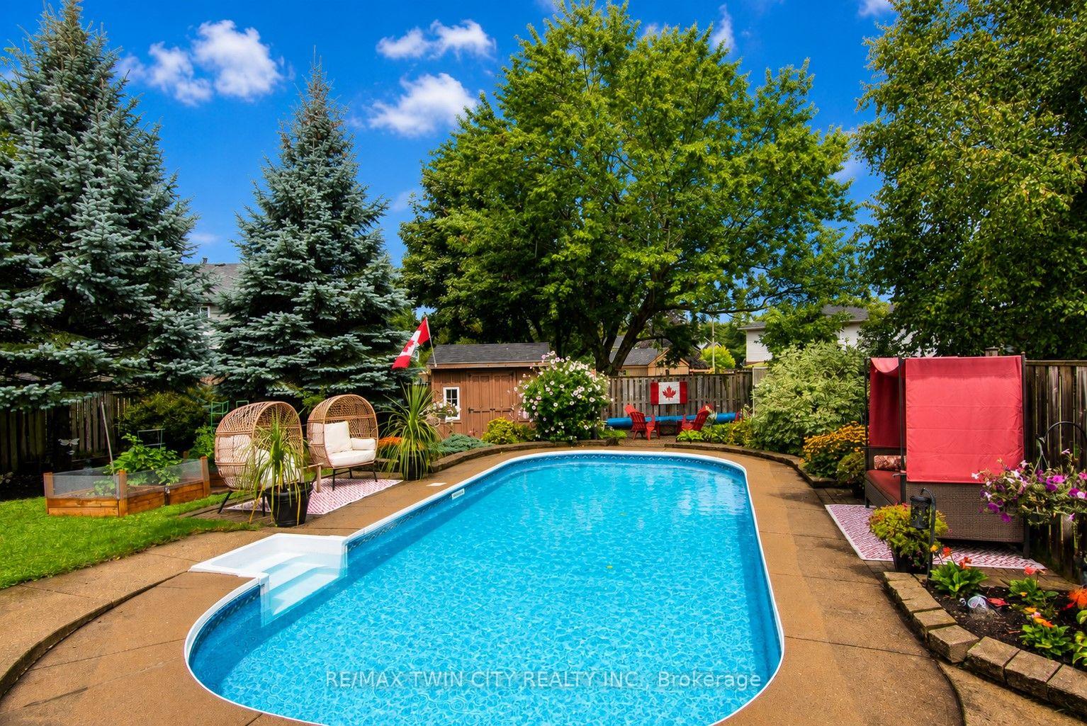 Photo 2 of 122 Bier Crescent, Wilmot, New Hamburg — HOMEH