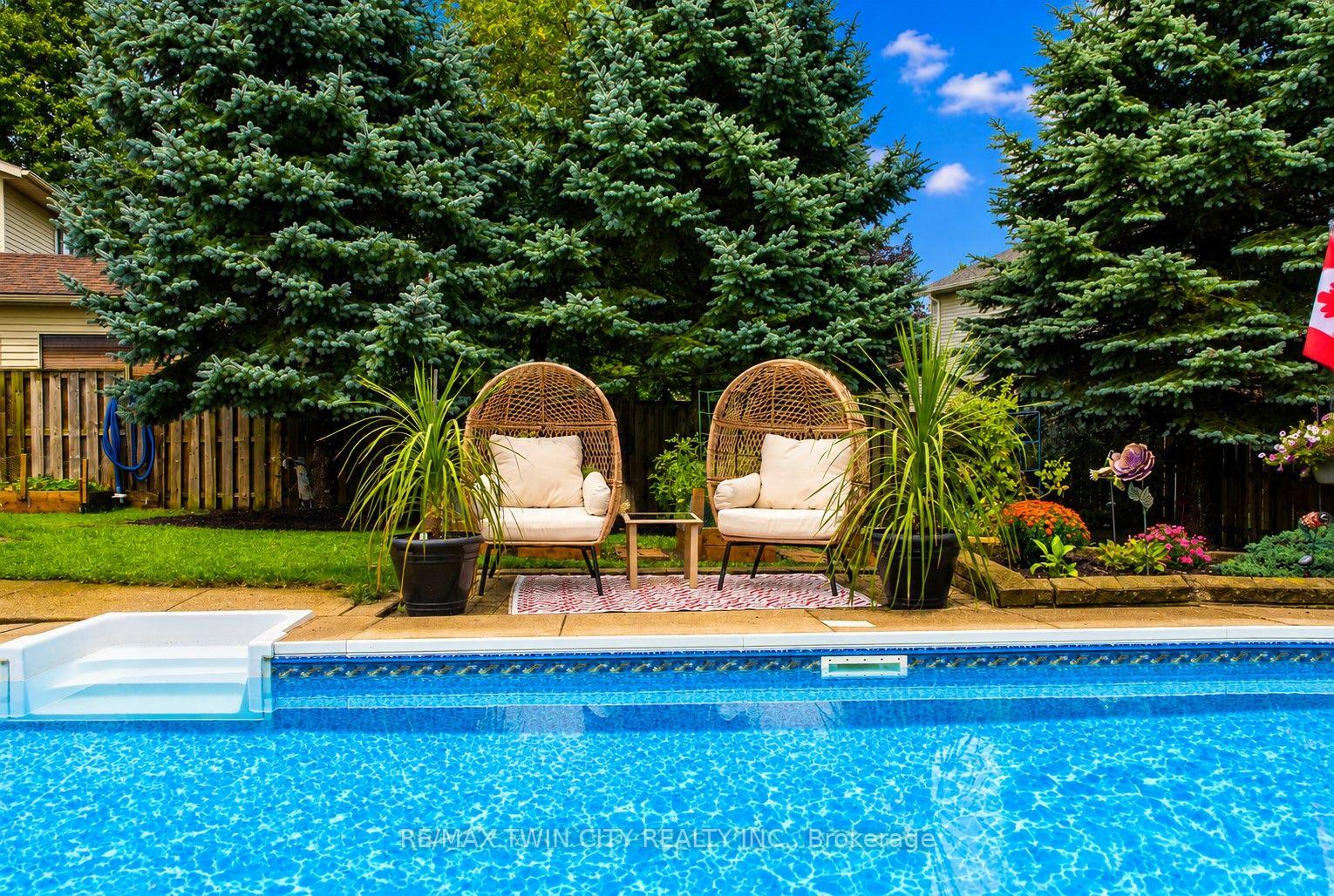 Photo 4 of 122 Bier Crescent, Wilmot, New Hamburg — HOMEH