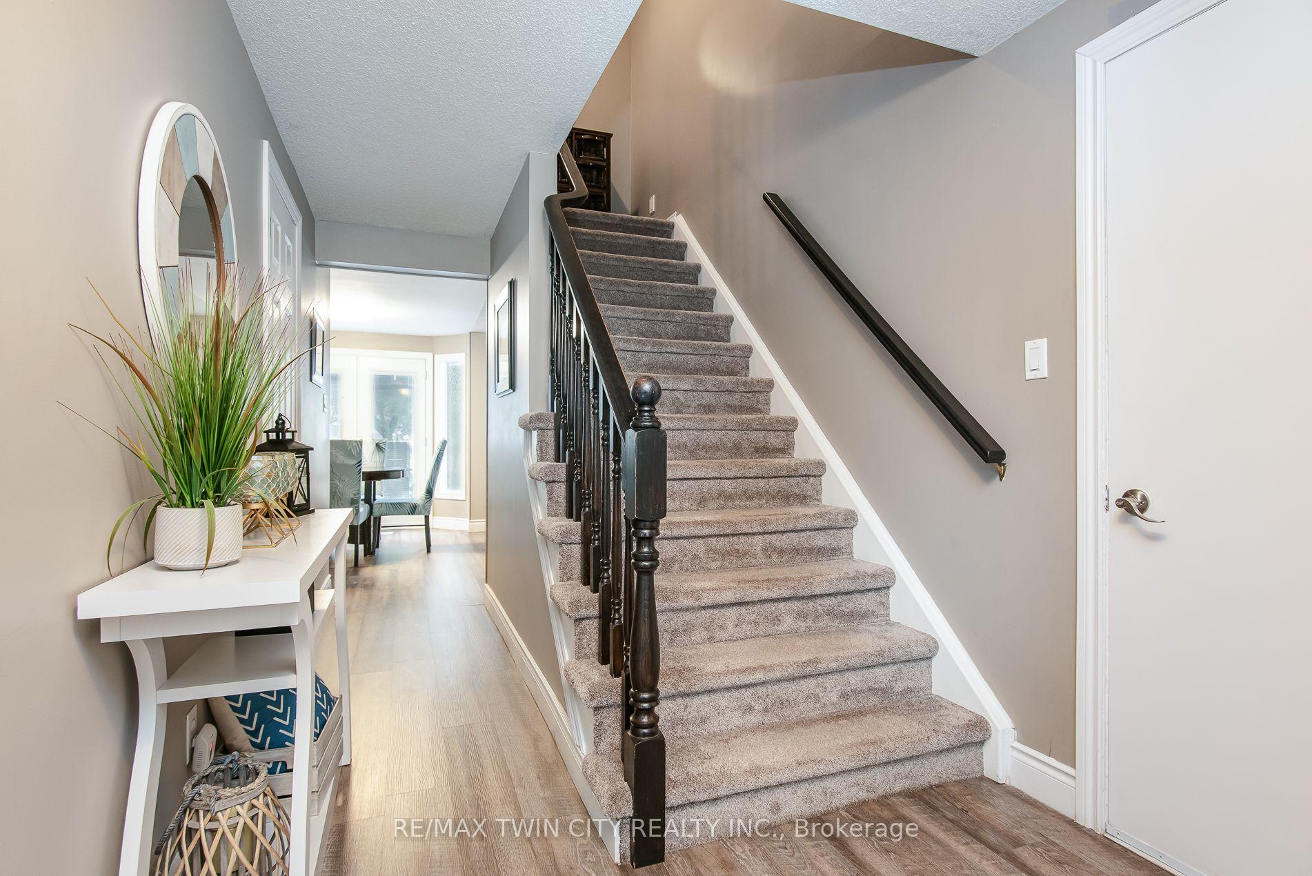 Photo 7 of 122 Bier Crescent, Wilmot, New Hamburg — HOMEH