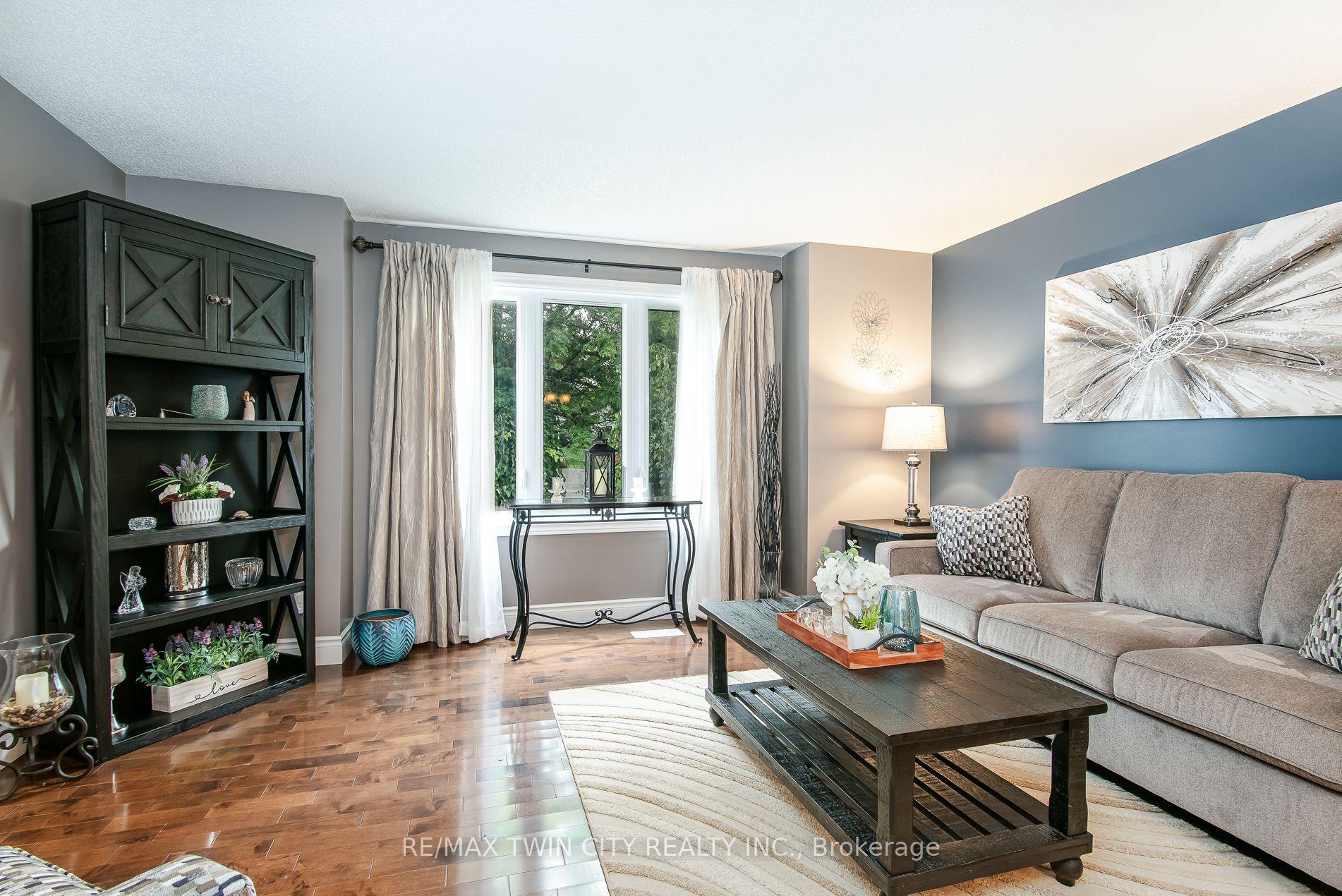 Photo 8 of 122 Bier Crescent, Wilmot, New Hamburg — HOMEH