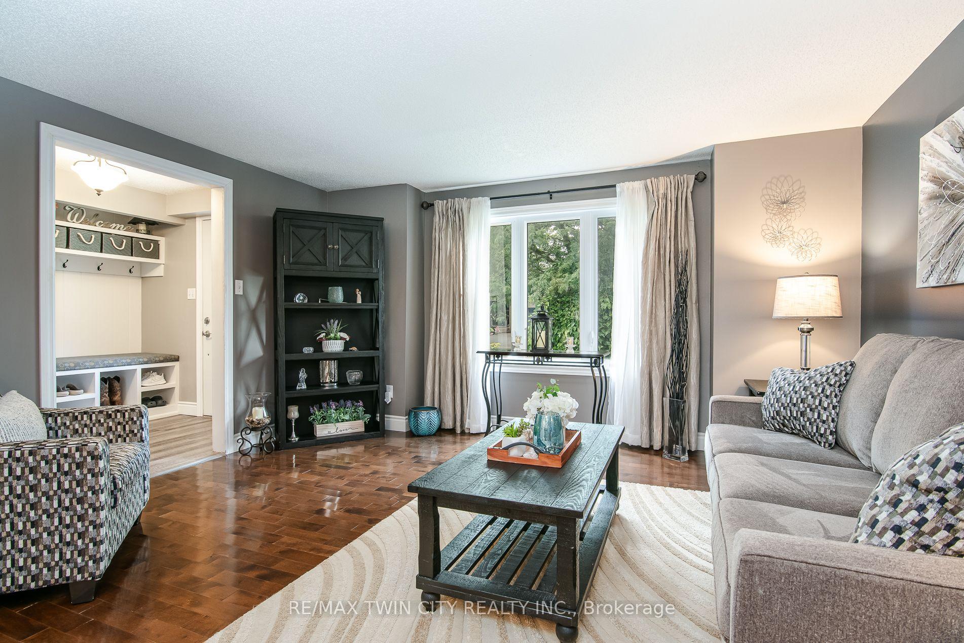 Photo 9 of 122 Bier Crescent, Wilmot, New Hamburg — HOMEH