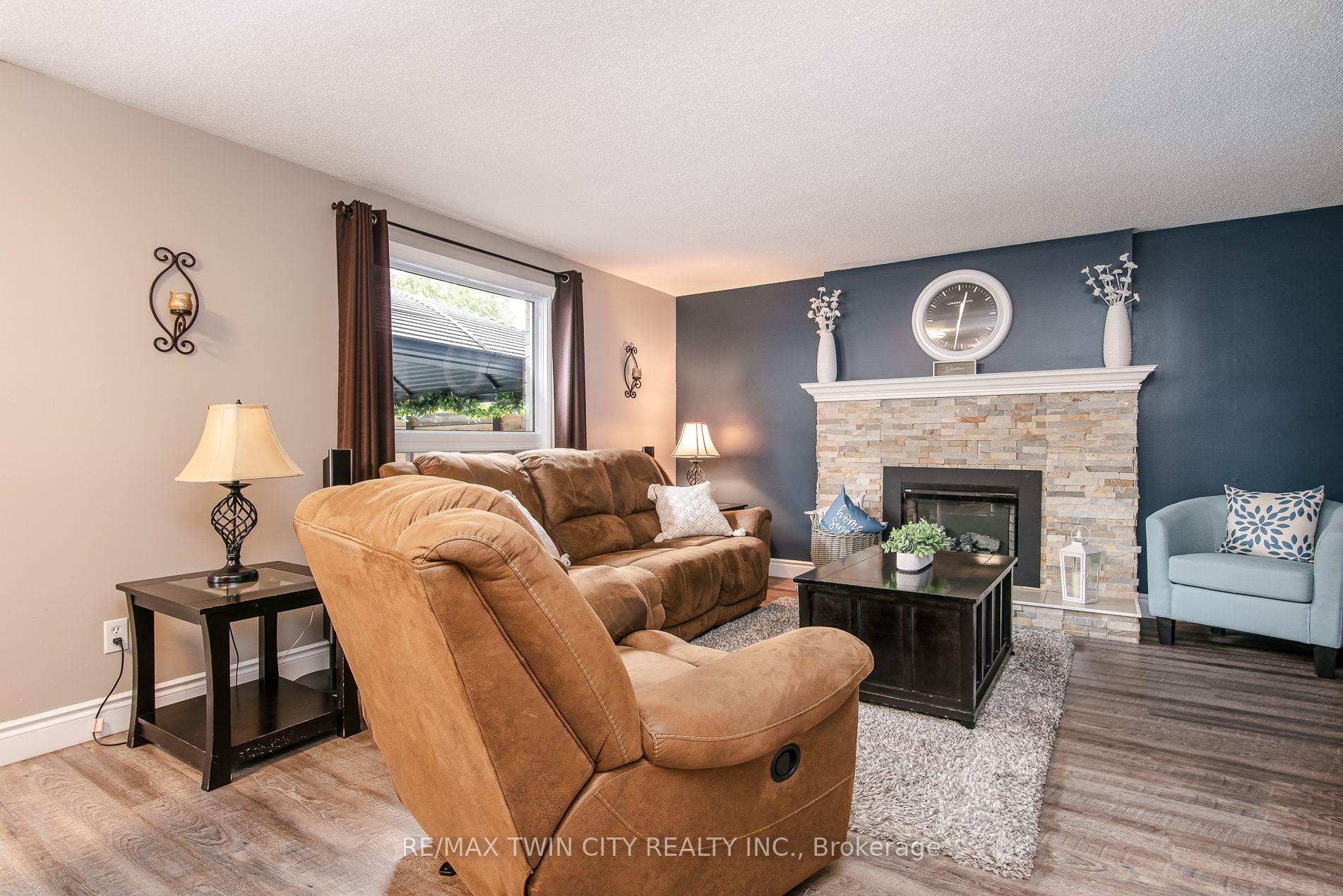 Photo 15 of 122 Bier Crescent, Wilmot, New Hamburg — HOMEH