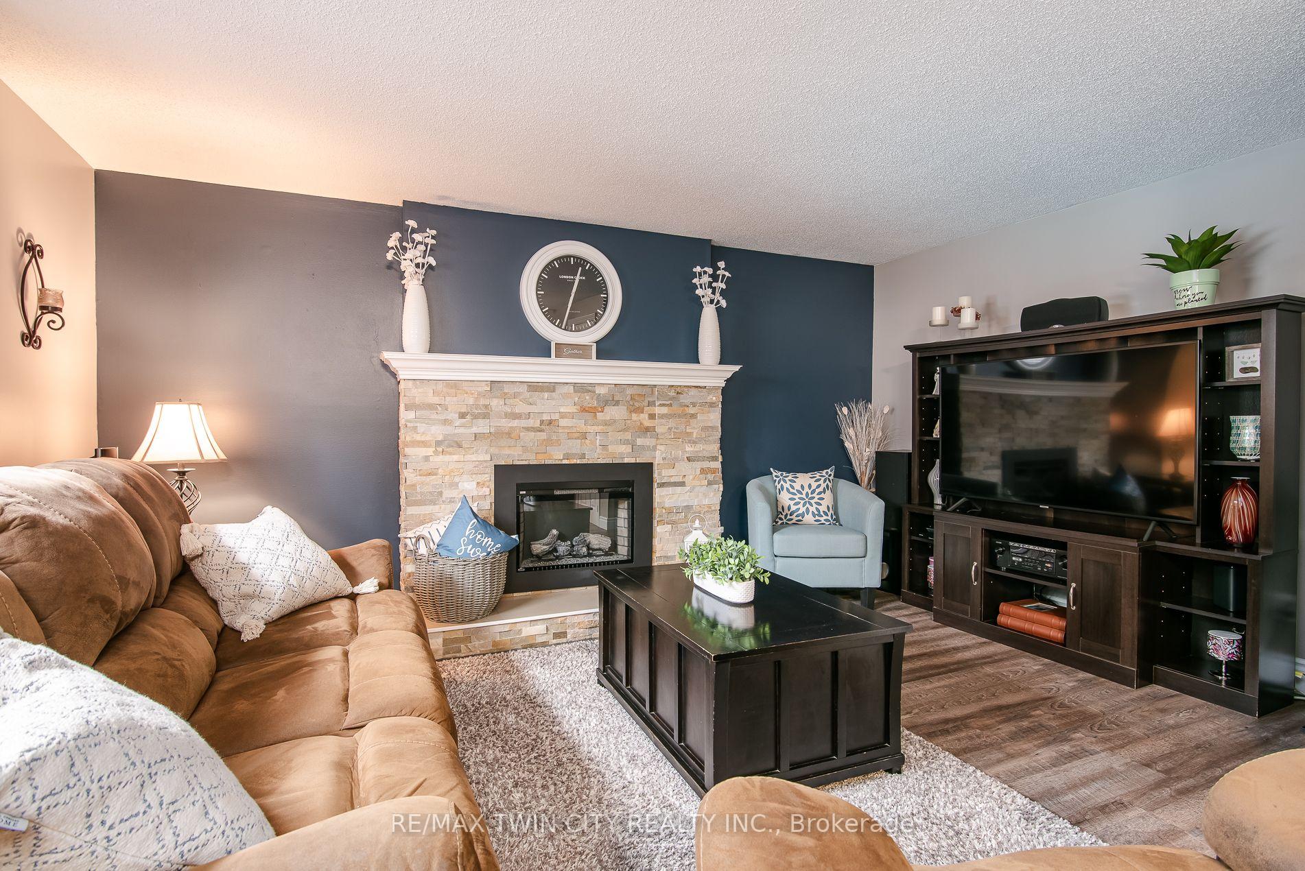 Photo 16 of 122 Bier Crescent, Wilmot, New Hamburg — HOMEH