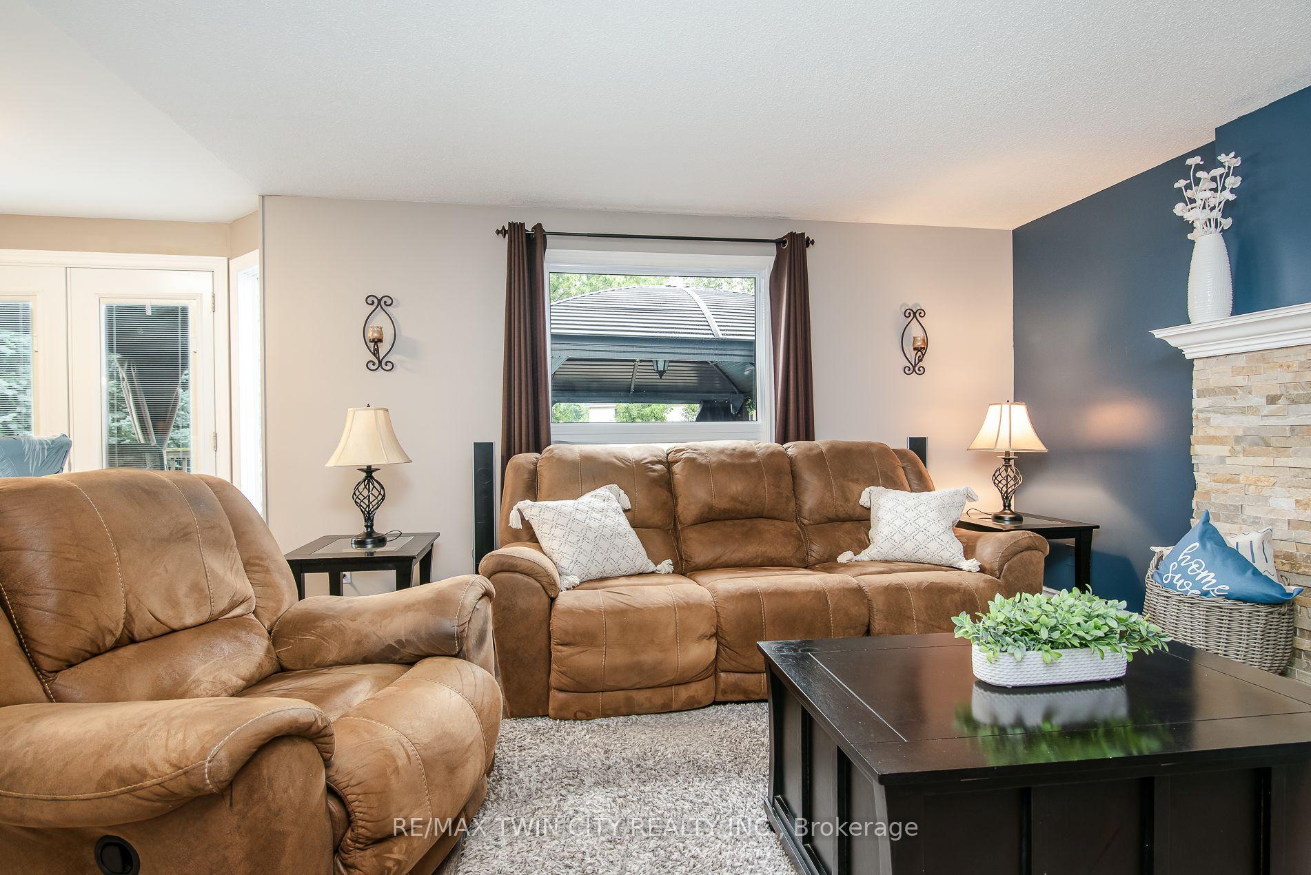 Photo 17 of 122 Bier Crescent, Wilmot, New Hamburg — HOMEH
