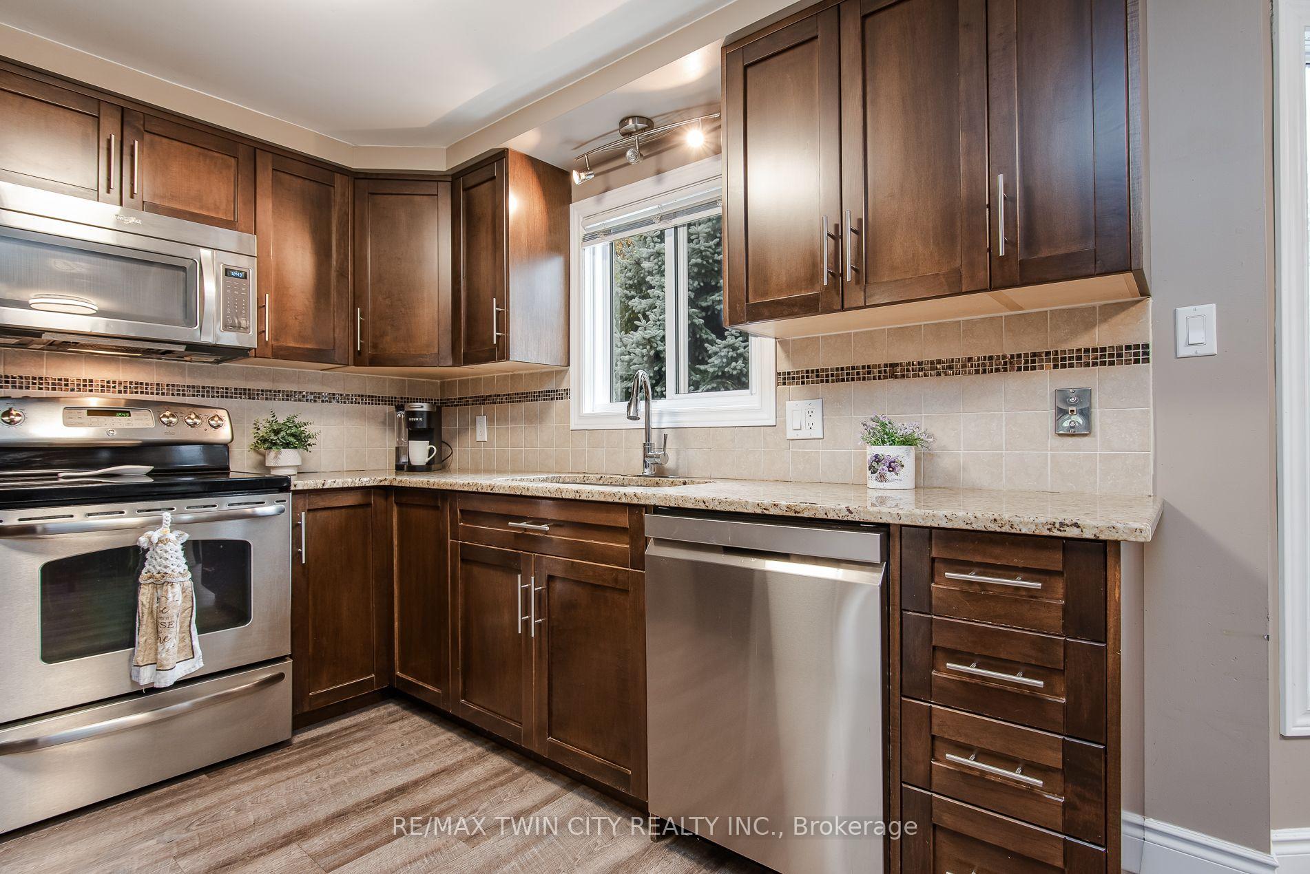 Photo 18 of 122 Bier Crescent, Wilmot, New Hamburg — HOMEH