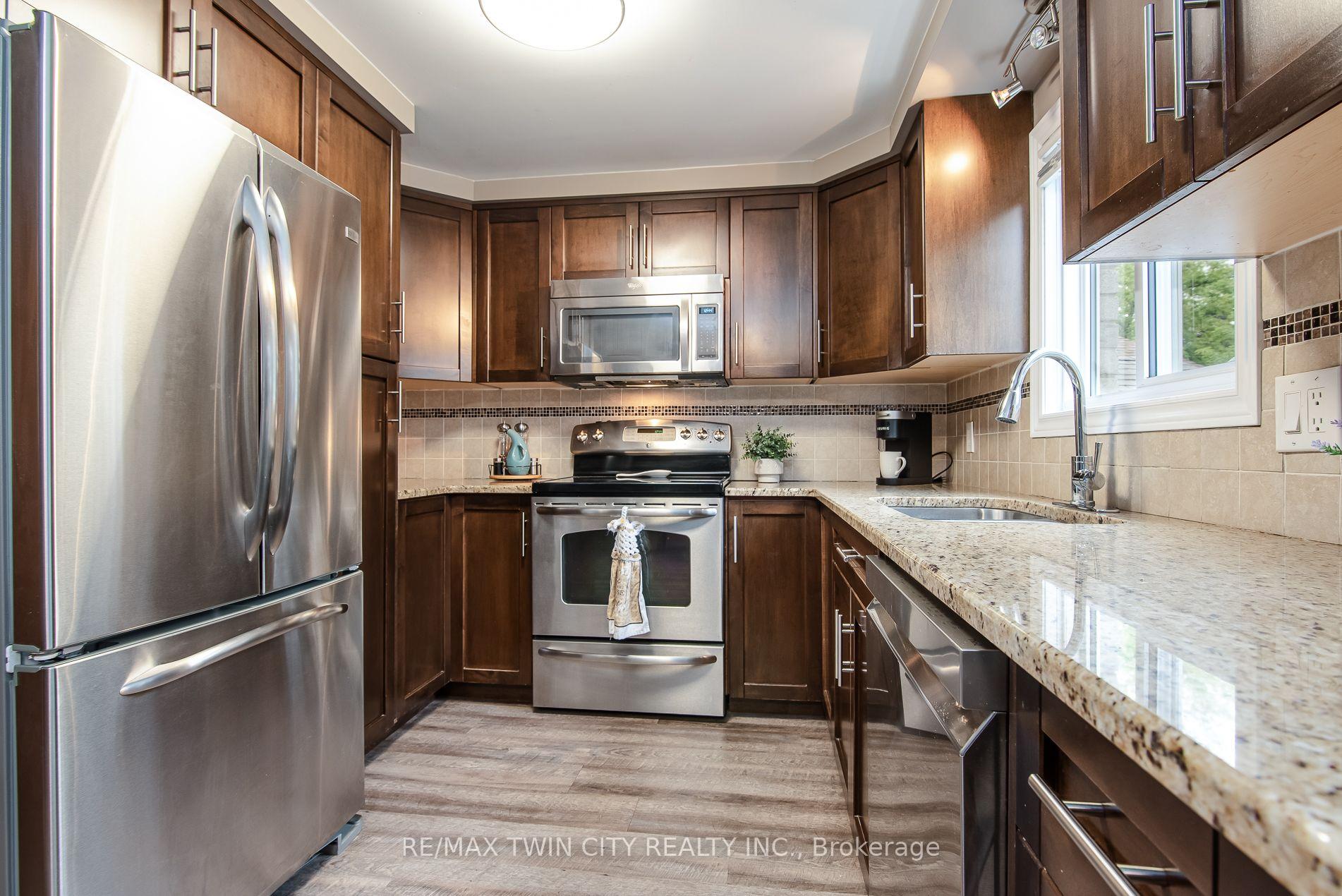 Photo 19 of 122 Bier Crescent, Wilmot, New Hamburg — HOMEH