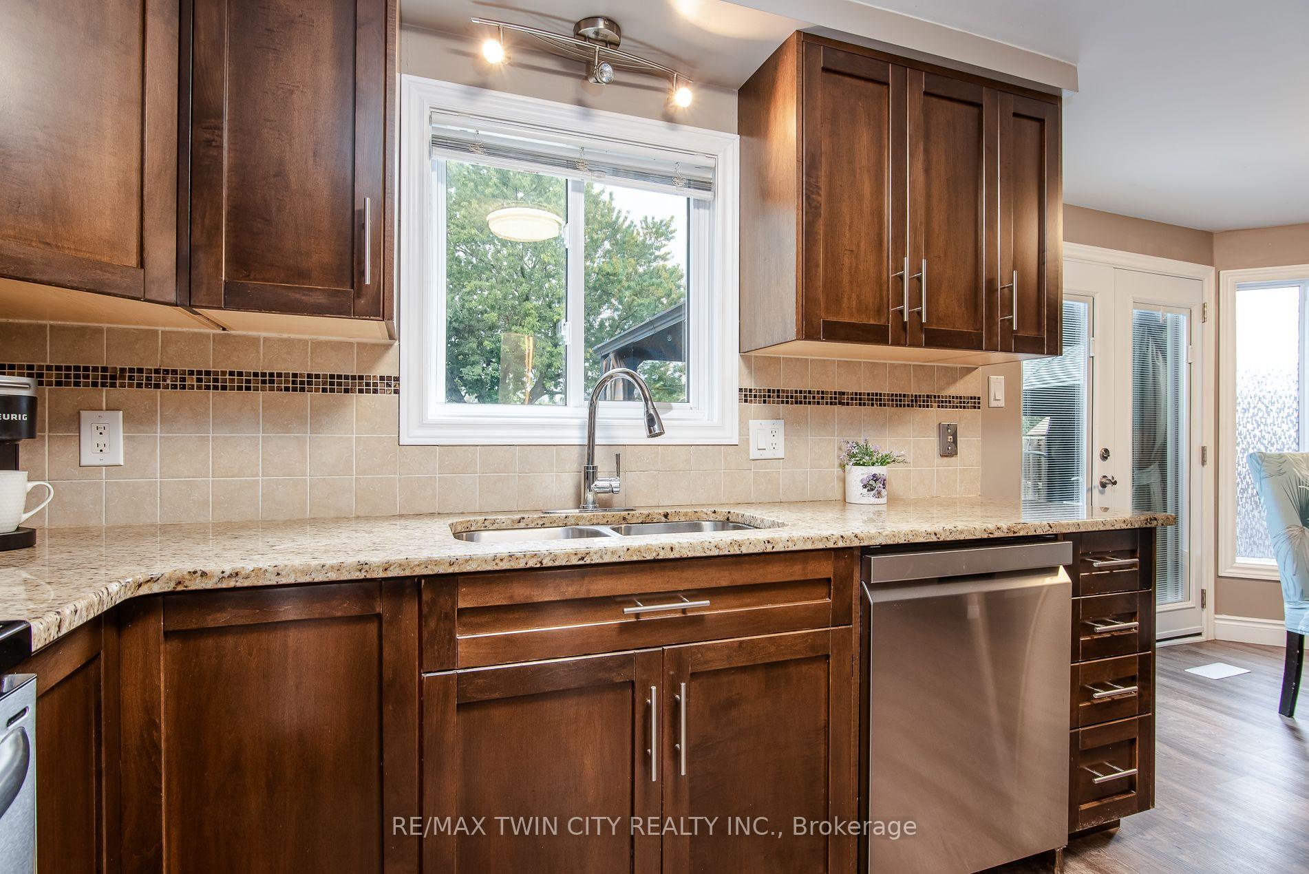 Photo 21 of 122 Bier Crescent, Wilmot, New Hamburg — HOMEH