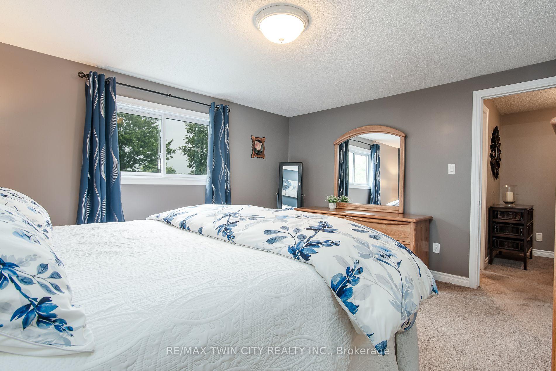 Photo 27 of 122 Bier Crescent, Wilmot, New Hamburg — HOMEH