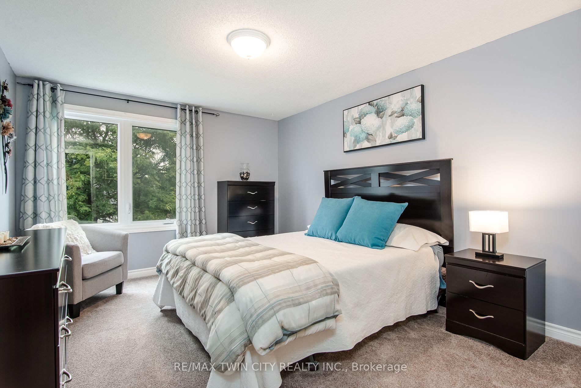 Photo 30 of 122 Bier Crescent, Wilmot, New Hamburg — HOMEH