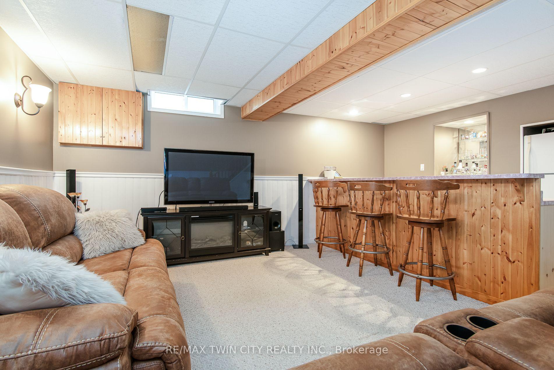 Photo 31 of 122 Bier Crescent, Wilmot, New Hamburg — HOMEH