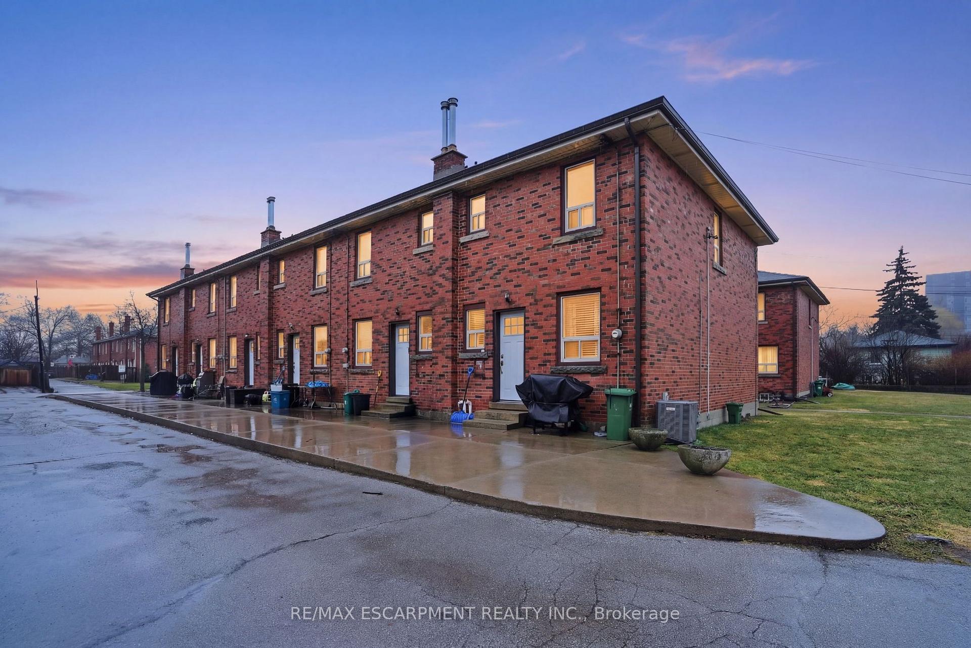 Front of Unit D, 424 East 42nd Street