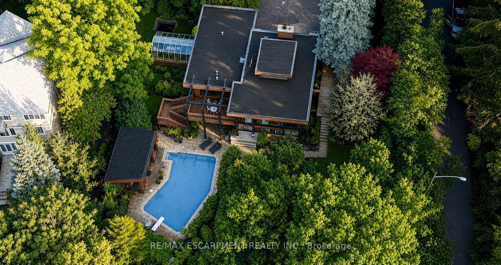 Photo 3 of 10 Brookfield Road, Oakville, Central — HOMEH