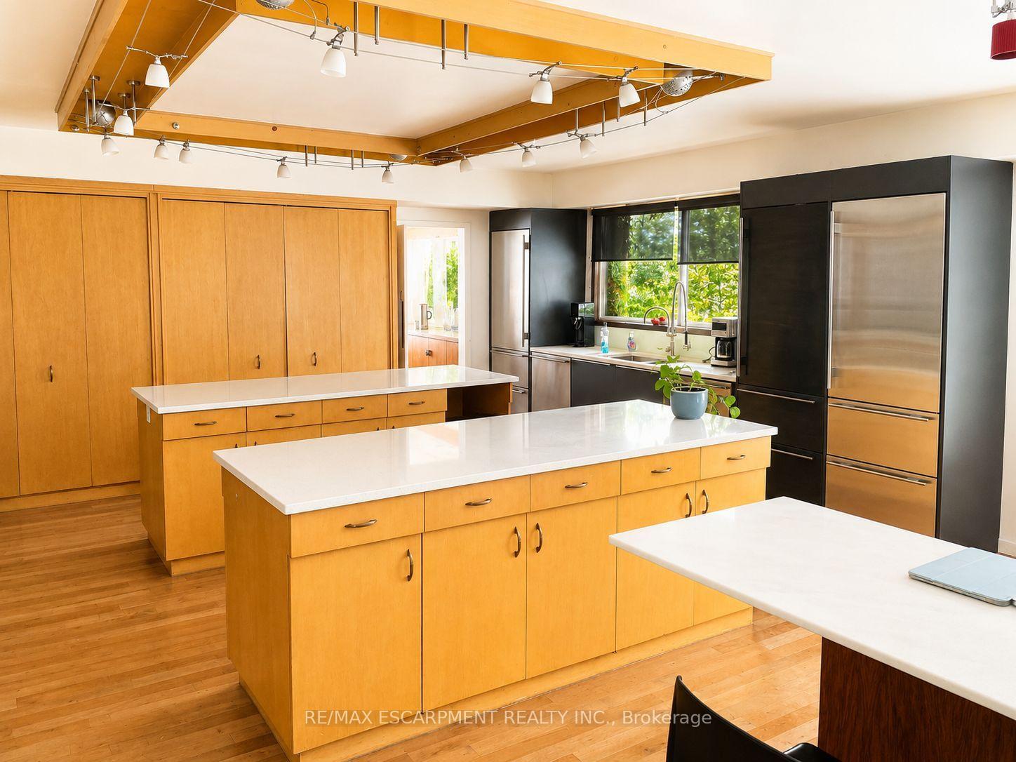 Photo 9 of 10 Brookfield Road, Oakville, Central — HOMEH