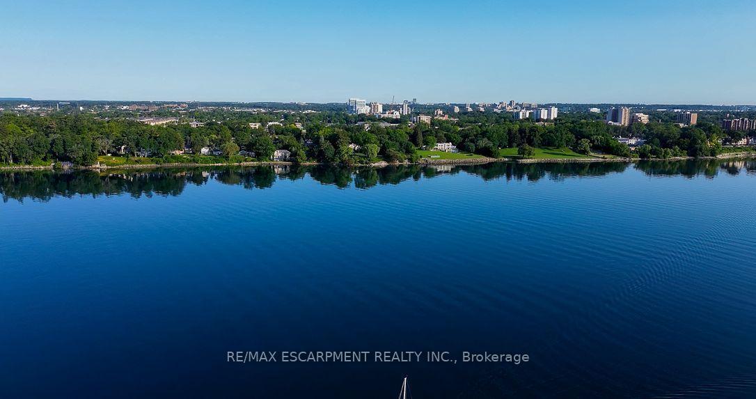 Photo 11 of 10 Brookfield Road, Oakville, Central — HOMEH