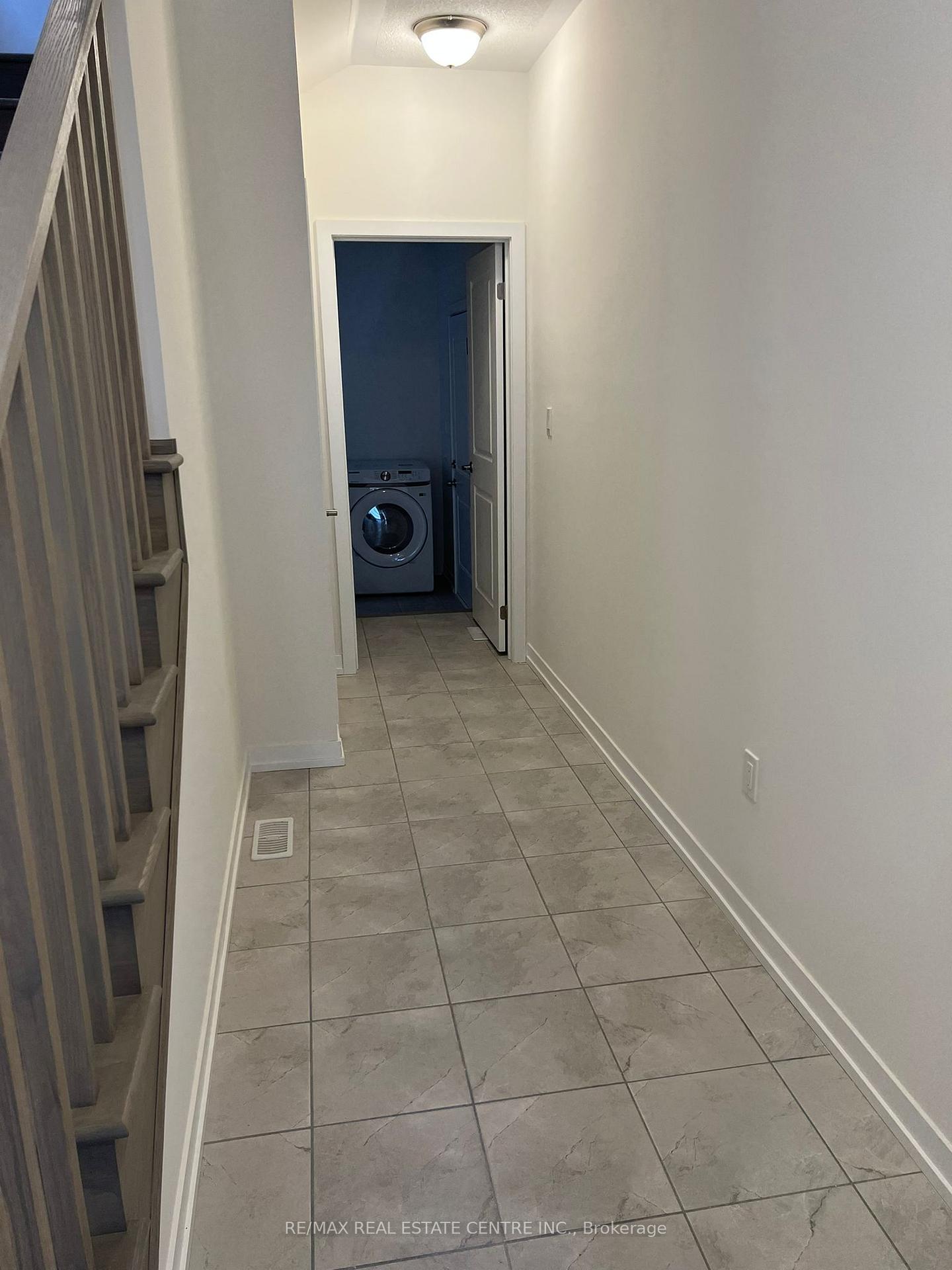 Photo 3 of 1551 Hilson Heights, Milton, Cobban — HOMEH