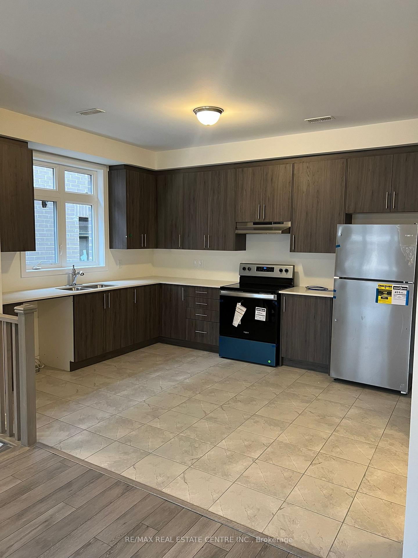 Photo 4 of 1551 Hilson Heights, Milton, Cobban — HOMEH