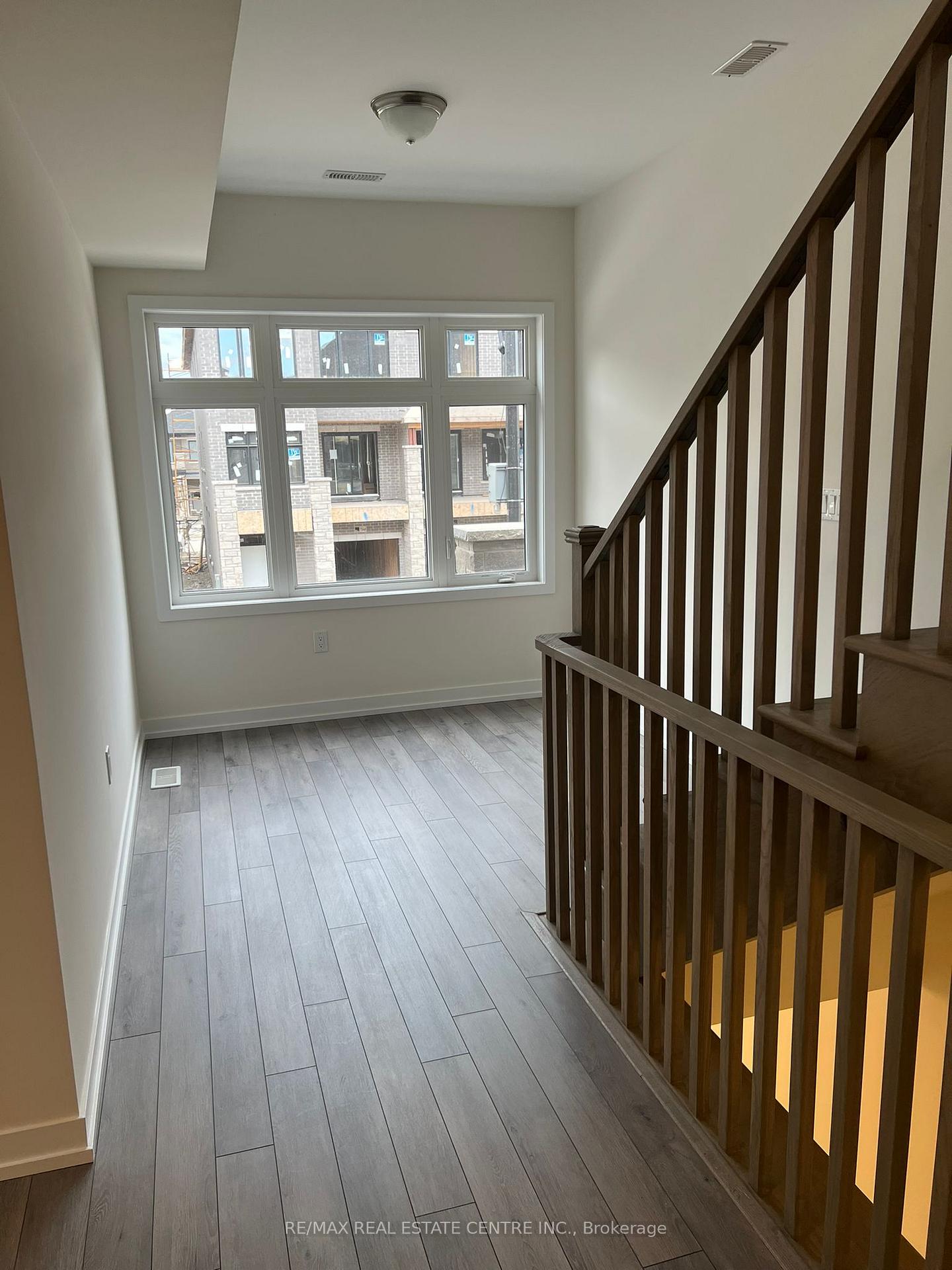 Photo 8 of 1551 Hilson Heights, Milton, Cobban — HOMEH
