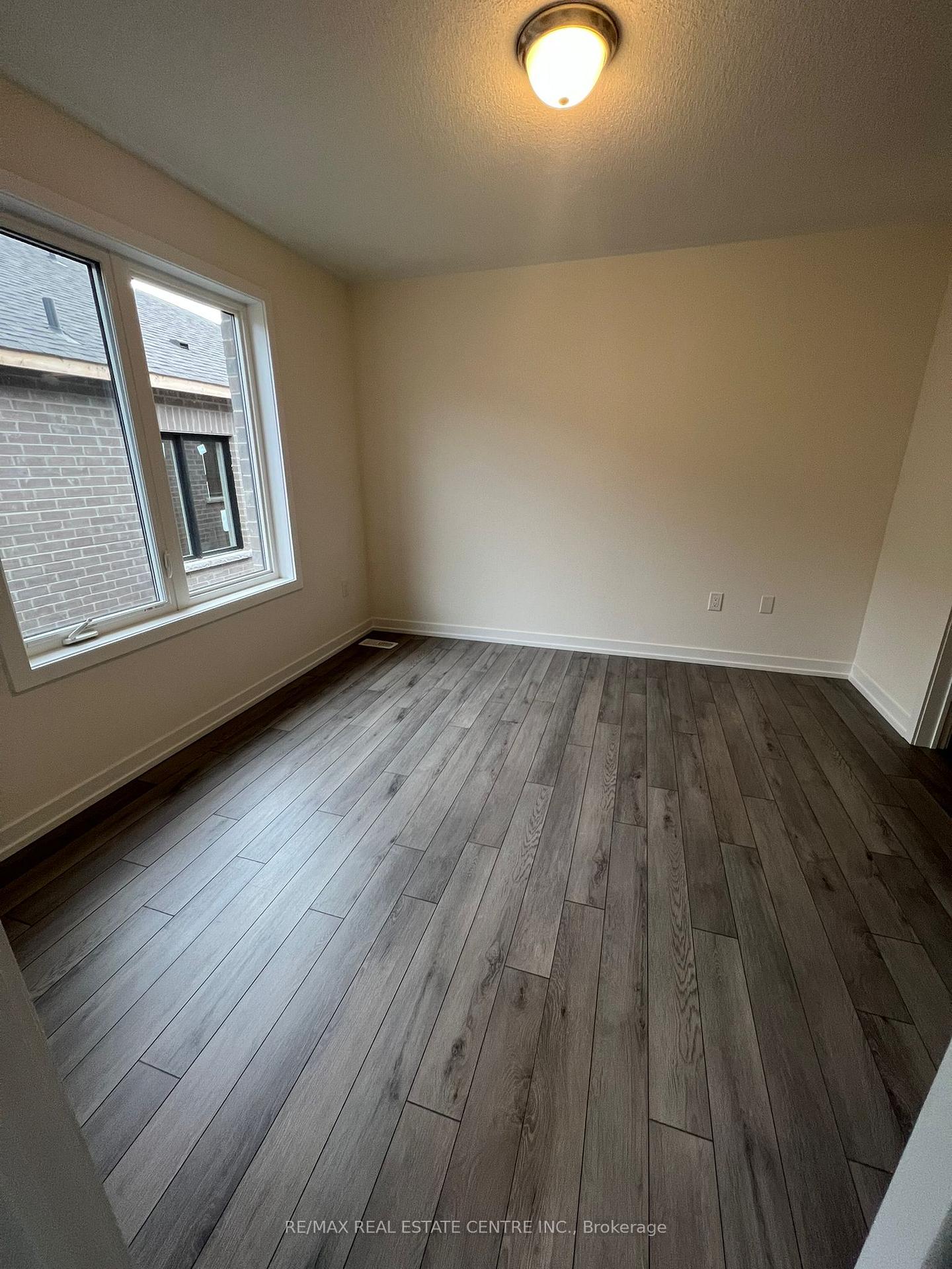 Photo 11 of 1551 Hilson Heights, Milton, Cobban — HOMEH
