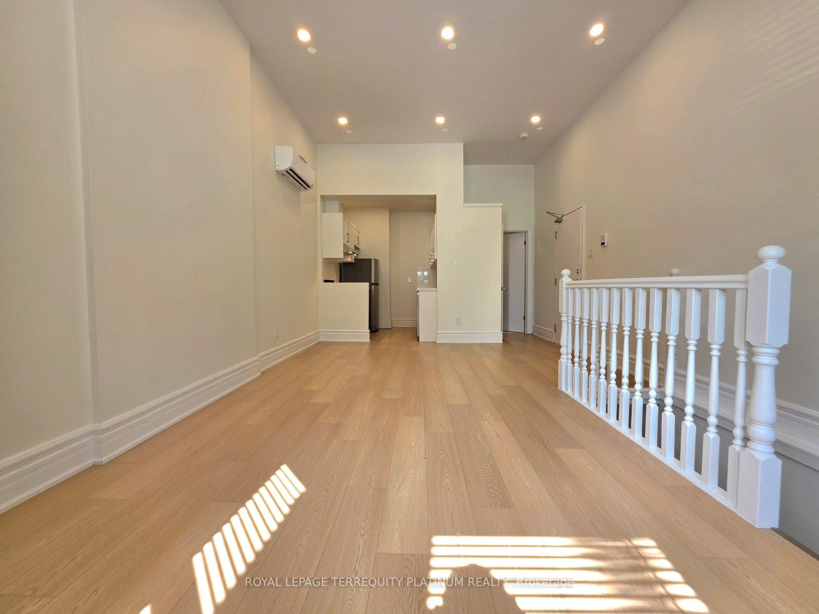 Photo 2 of Unit Unit 2, 11 Beaconsfield Avenue, Toronto, Little Portugal — HOMEH