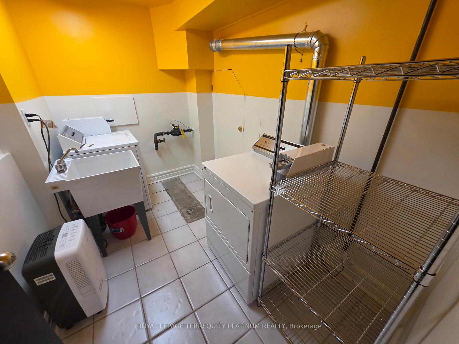 Photo 24 of Unit Unit 2, 11 Beaconsfield Avenue, Toronto, Little Portugal — HOMEH
