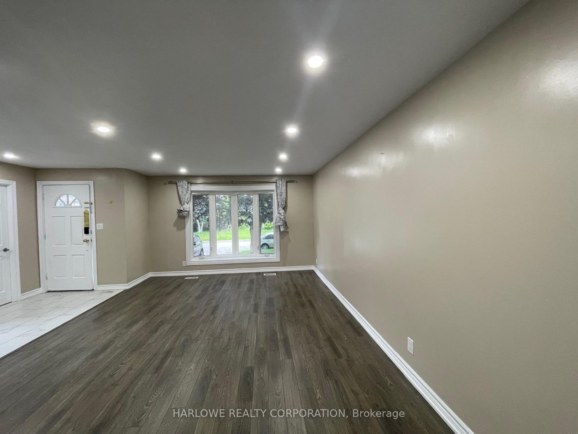 Photo 3 of Unit Main, 909 Reytan Boulevard, Pickering, Bay Ridges — HOMEH