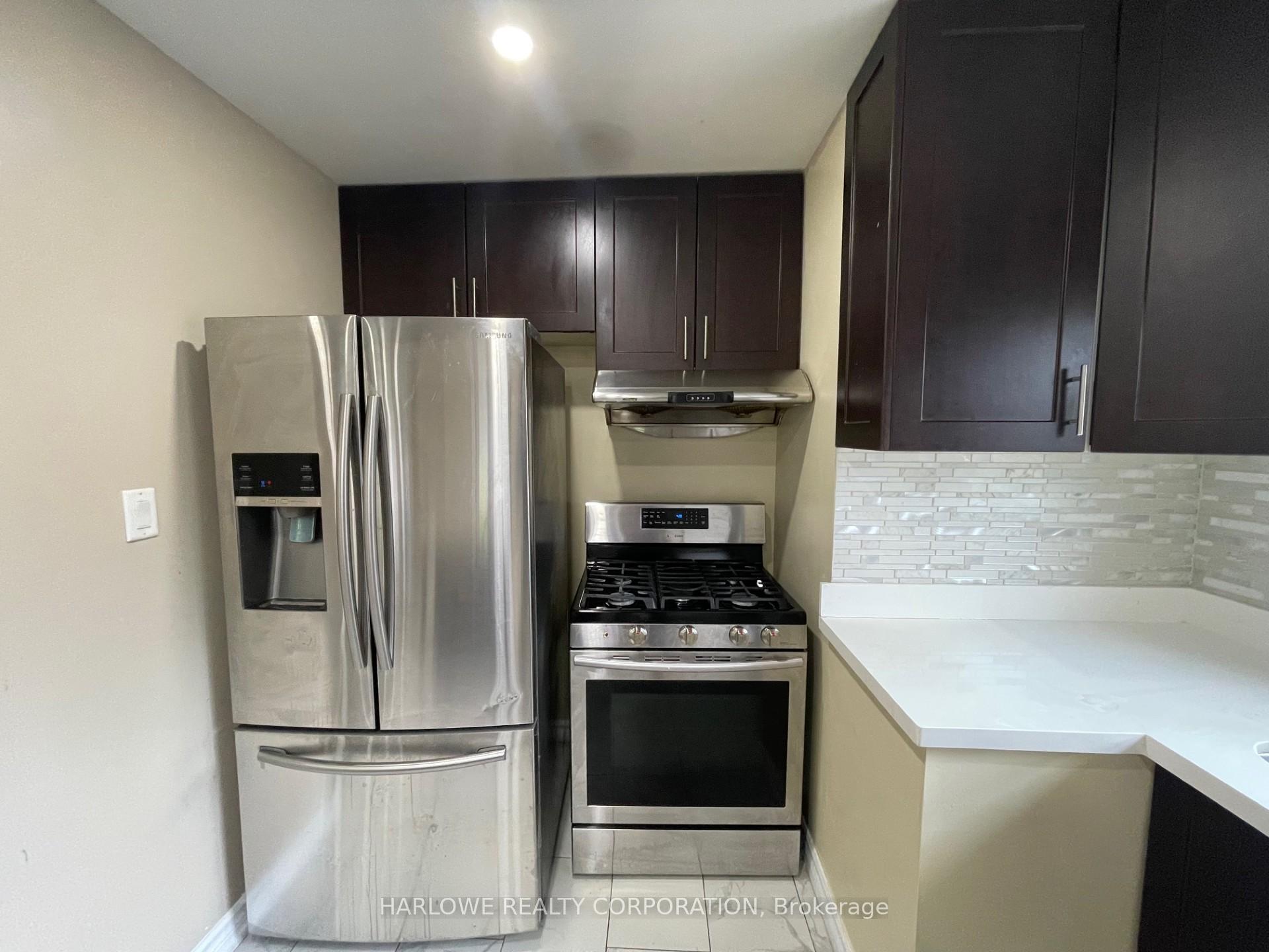 Photo 4 of Unit Main, 909 Reytan Boulevard, Pickering, Bay Ridges — HOMEH