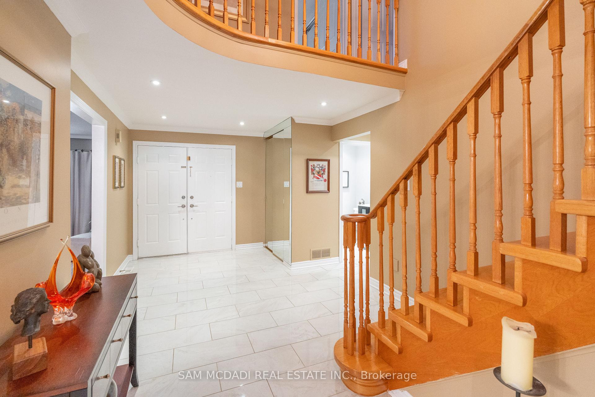 Photo 2 of 69 Parkside Drive, Brampton, Brampton South — HOMEH