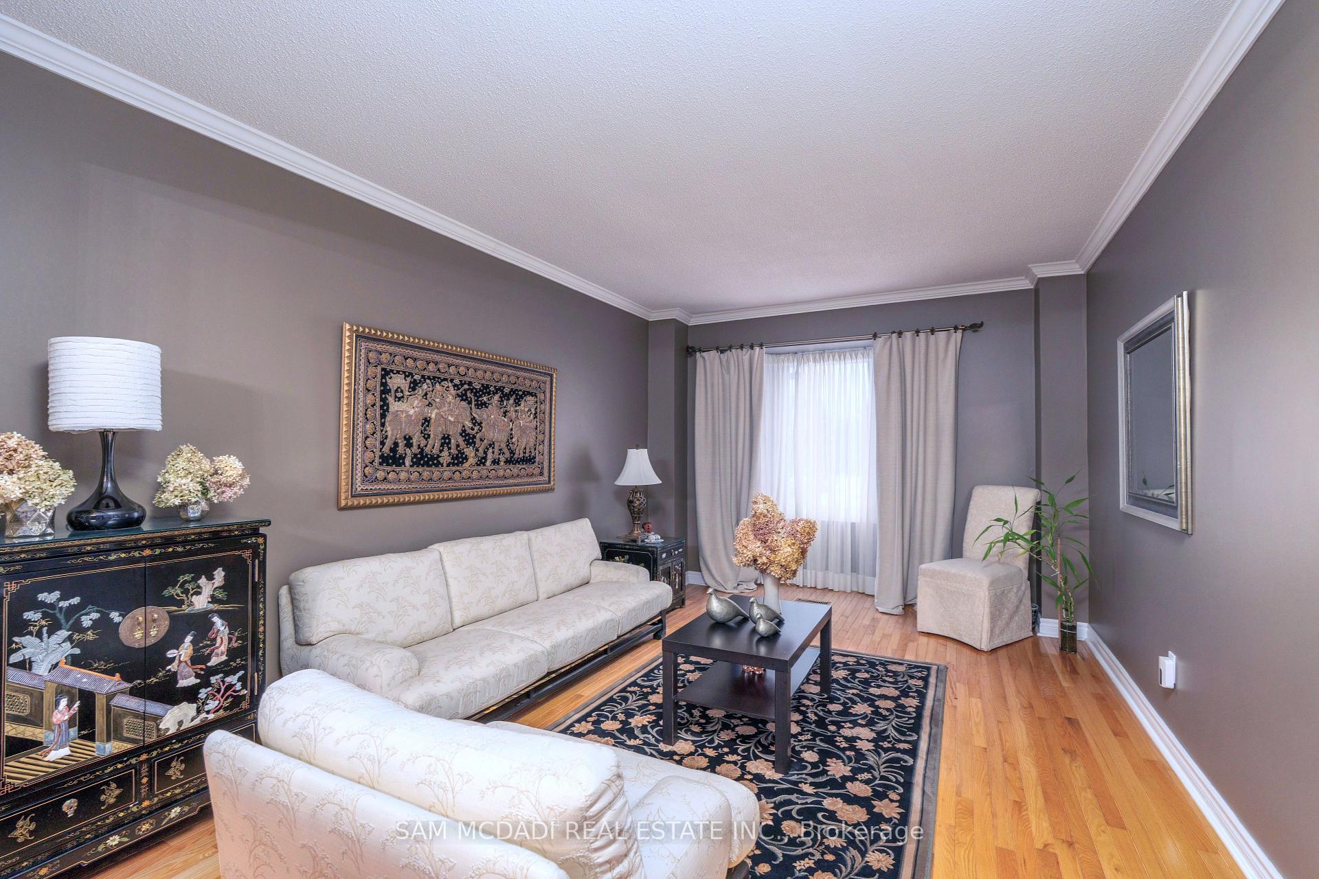Photo 4 of 69 Parkside Drive, Brampton, Brampton South — HOMEH