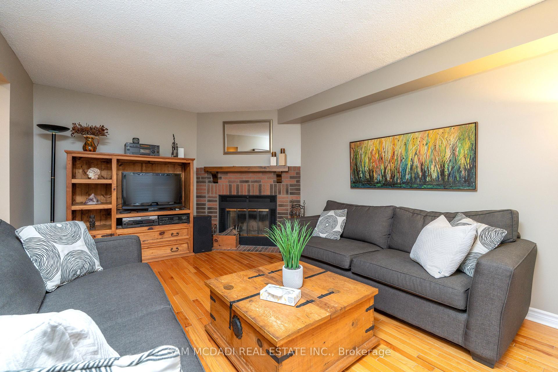 Photo 8 of 69 Parkside Drive, Brampton, Brampton South — HOMEH