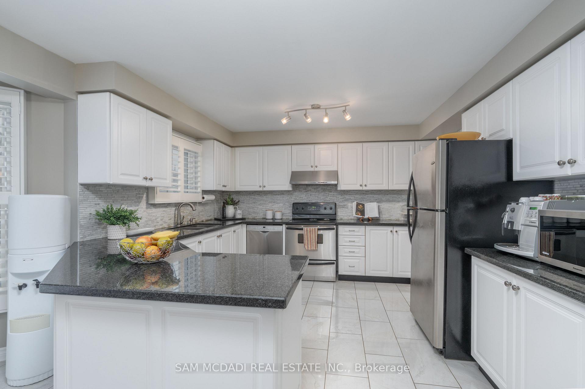 Photo 12 of 69 Parkside Drive, Brampton, Brampton South — HOMEH