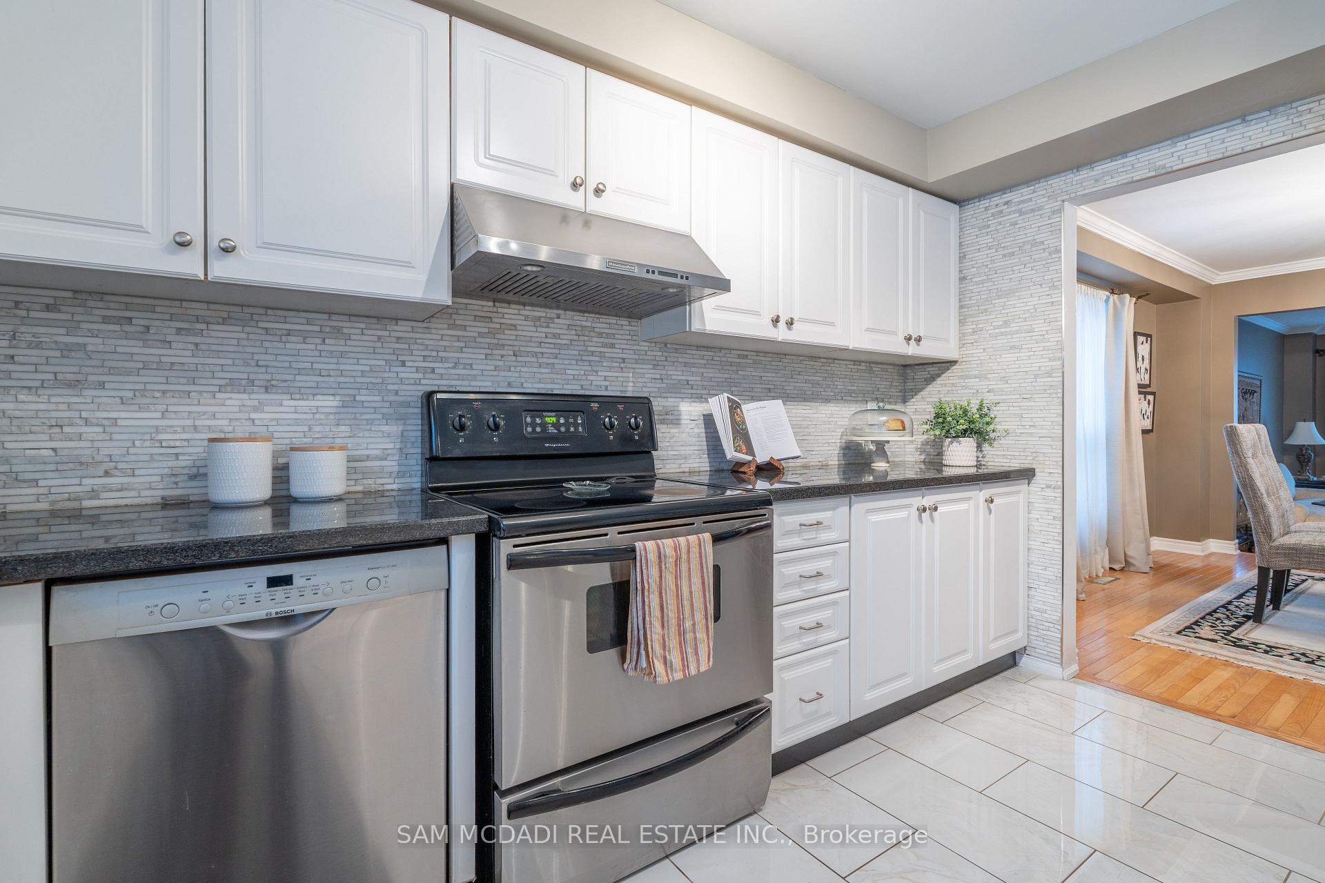 Photo 14 of 69 Parkside Drive, Brampton, Brampton South — HOMEH