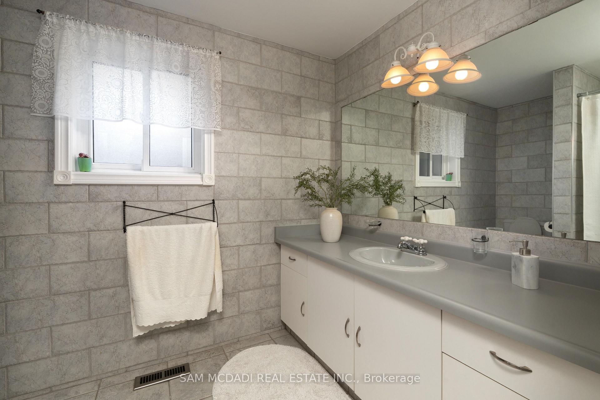 Photo 21 of 69 Parkside Drive, Brampton, Brampton South — HOMEH
