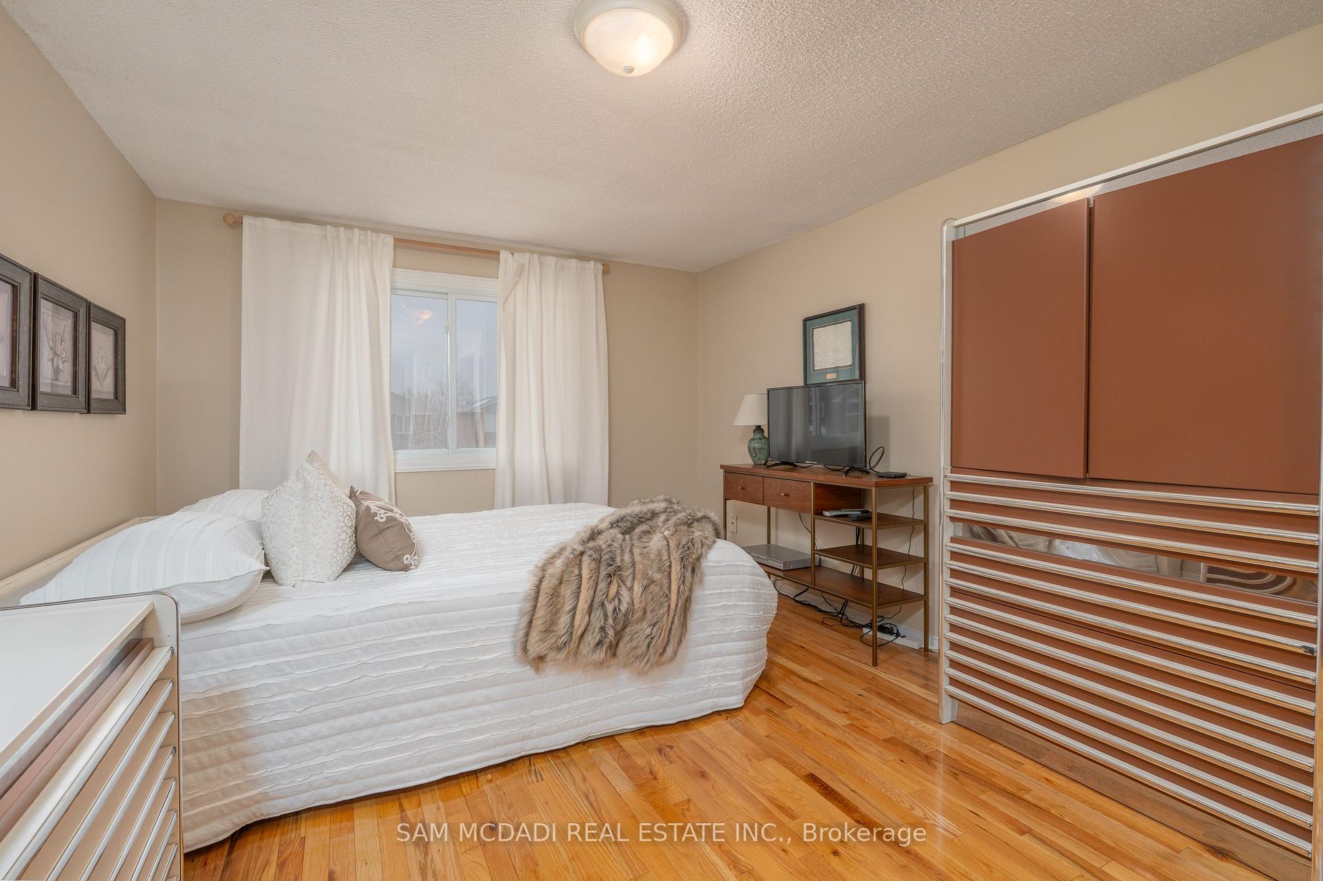 Photo 23 of 69 Parkside Drive, Brampton, Brampton South — HOMEH