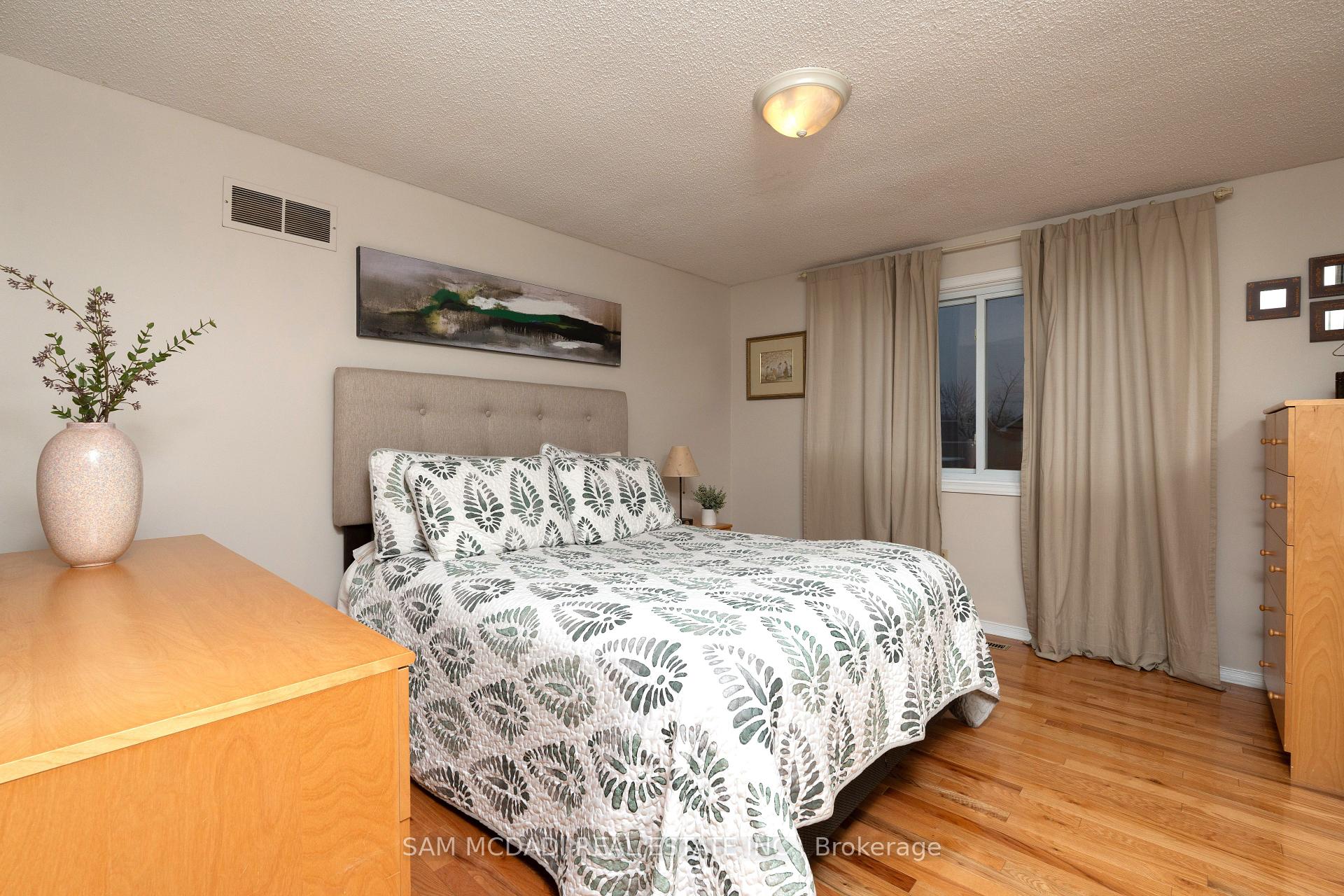 Photo 25 of 69 Parkside Drive, Brampton, Brampton South — HOMEH
