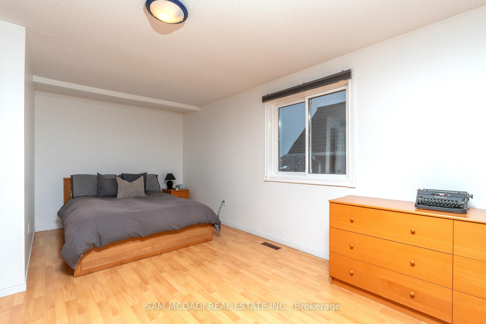 Photo 27 of 69 Parkside Drive, Brampton, Brampton South — HOMEH